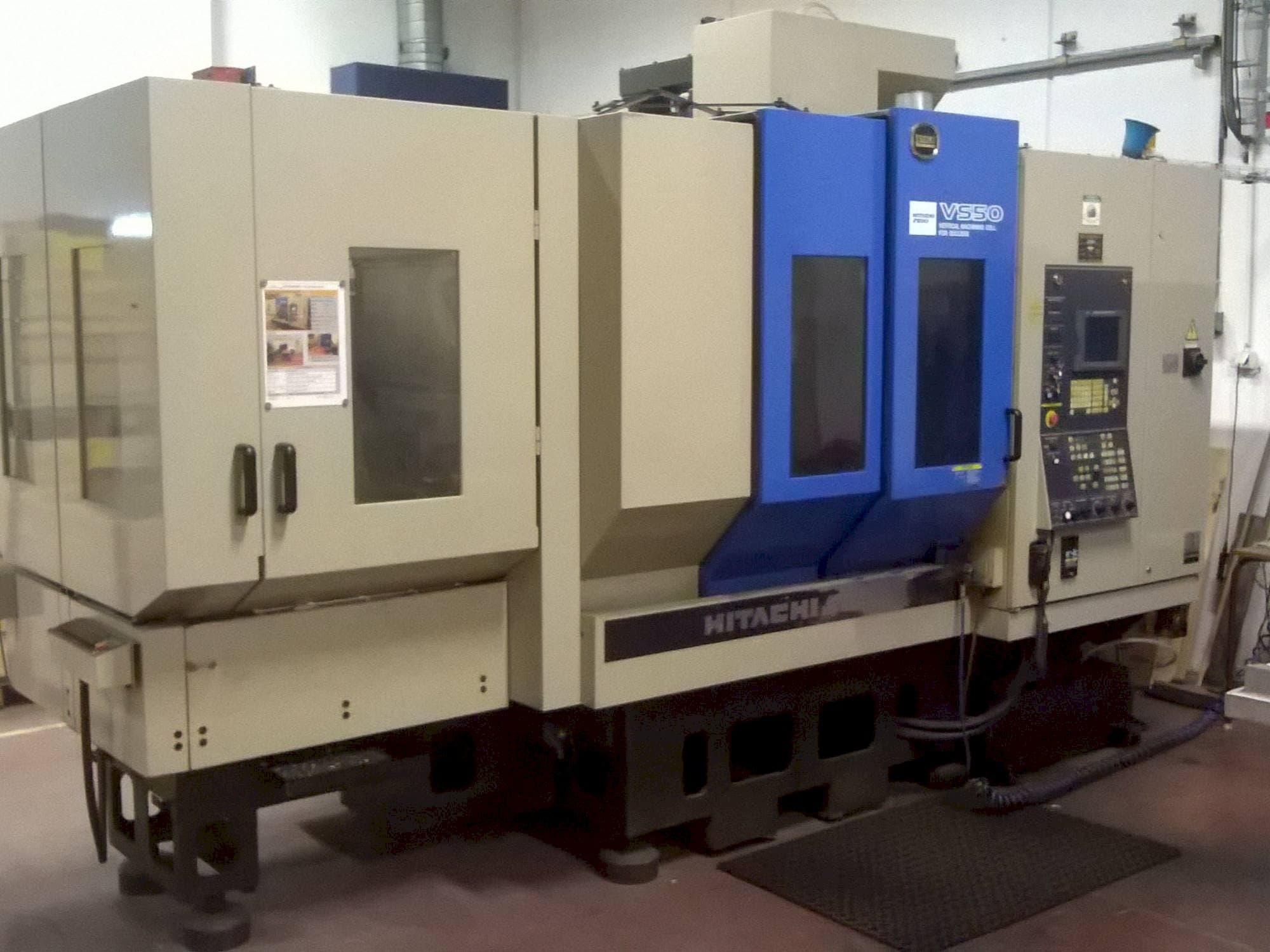 Prikaz  stroja Hitachi VS 50  sprijeda