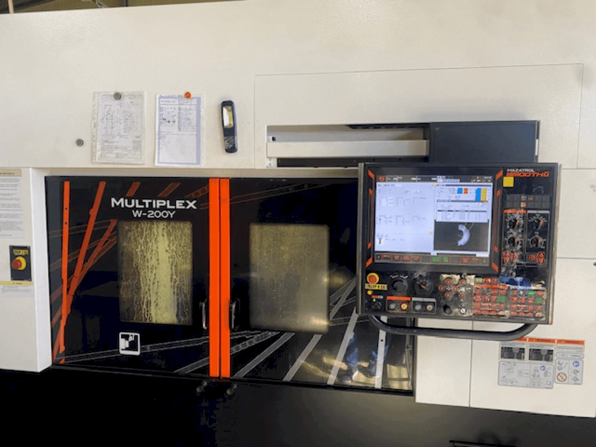 Prikaz  stroja Mazak multiplex 200 y  sprijeda
