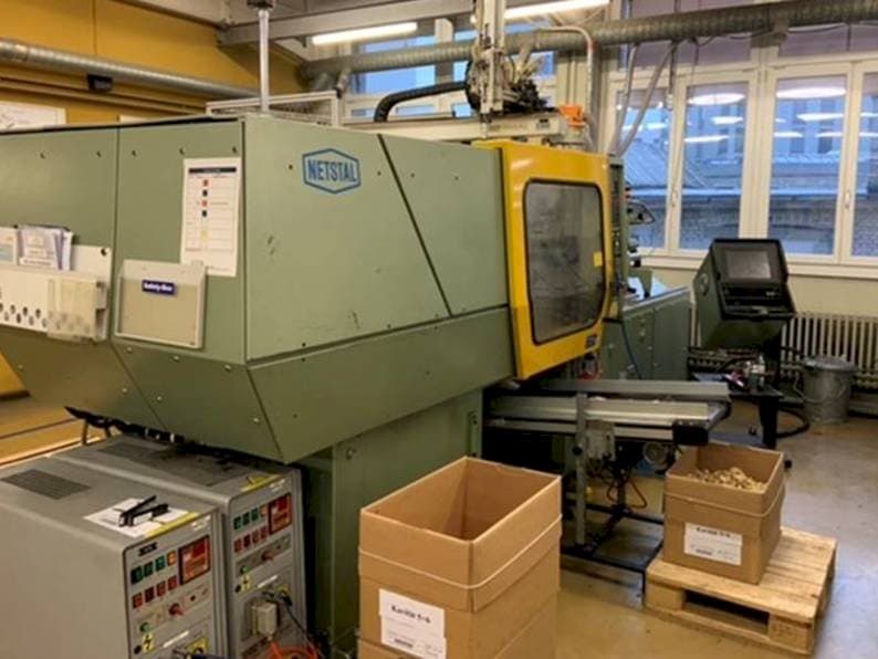Prikaz stroja Netstal Synergy 600-110 sprijeda