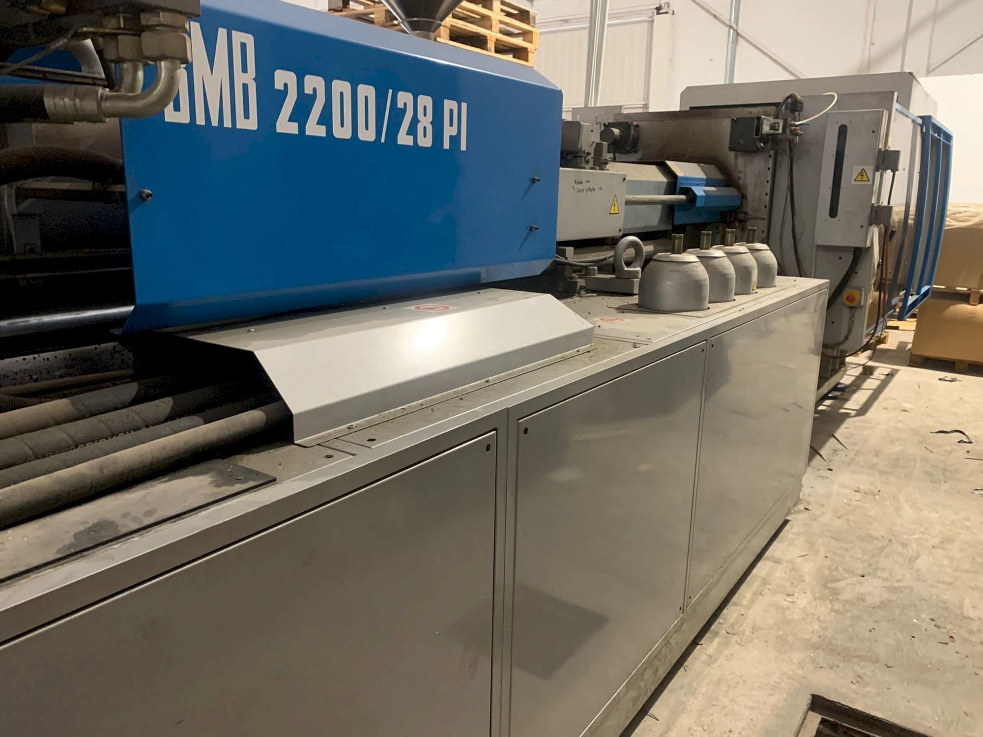Prikaz stroja BMB KW28PI-2200 sprijeda