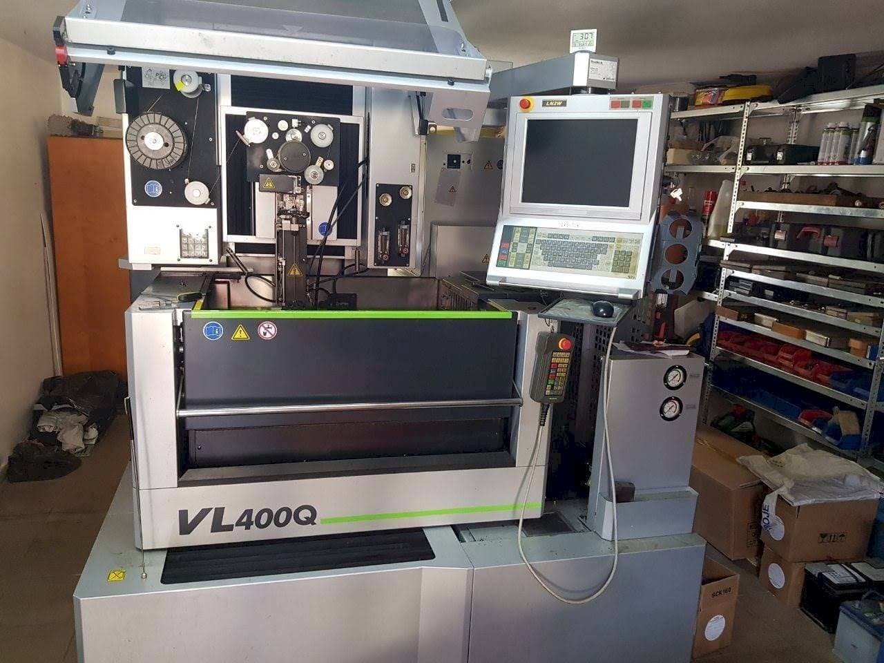 Prikaz stroja Sodick VL 400Q sprijeda