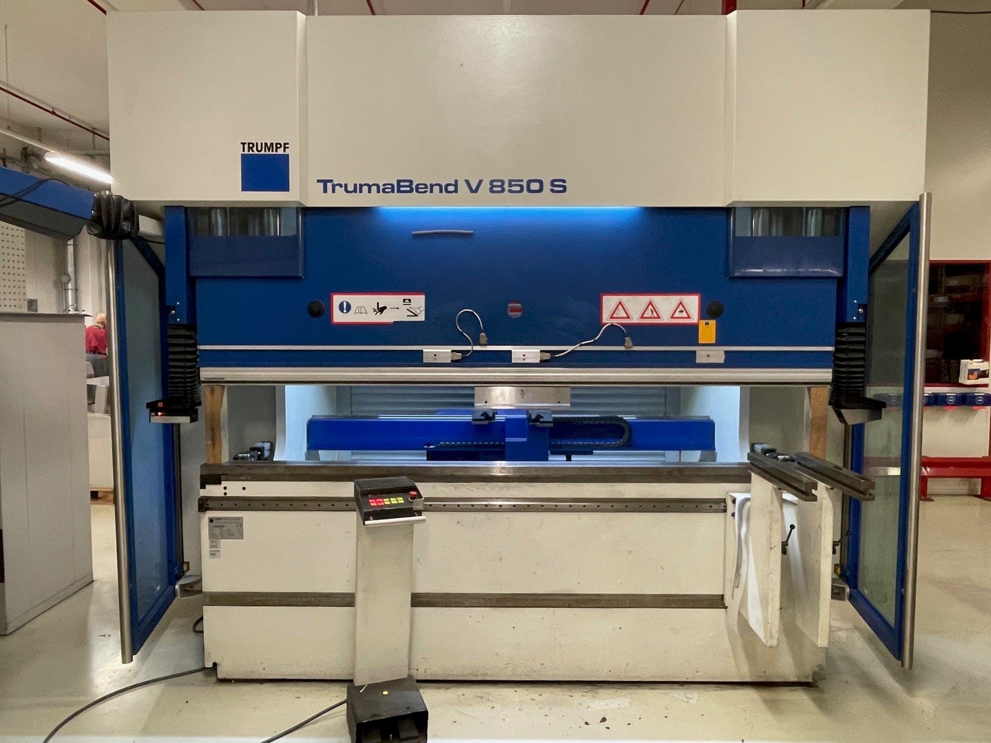 Prikaz stroja TRUMPF TrumaBend V 850SX sprijeda