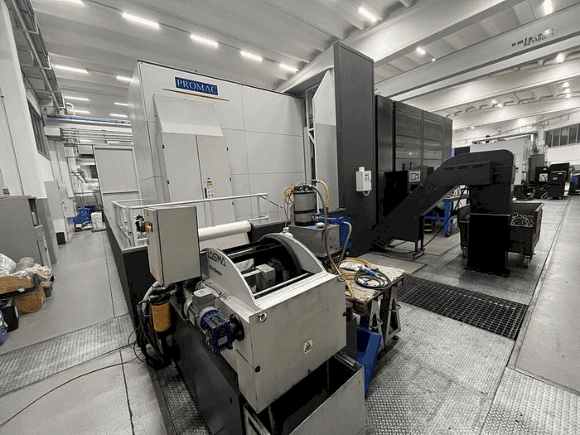 Prikaz  stroja PROMAC ETESIAN HMC. A PORTALE  sprijeda