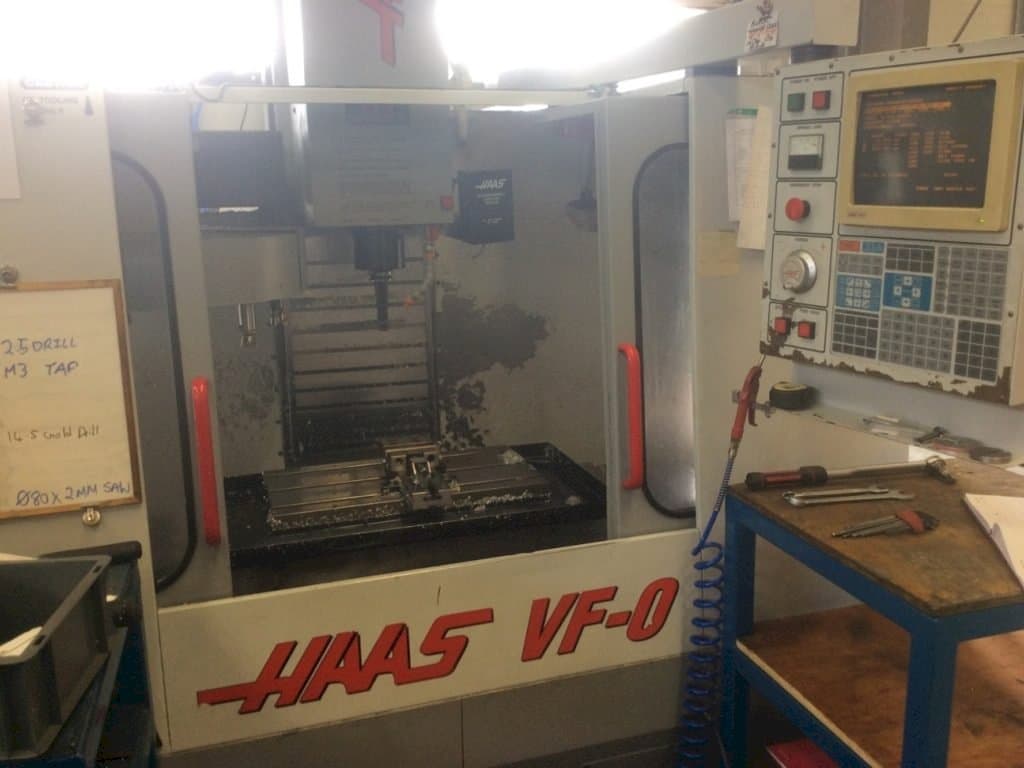 Prikaz  stroja HAAS VF-0  sprijeda