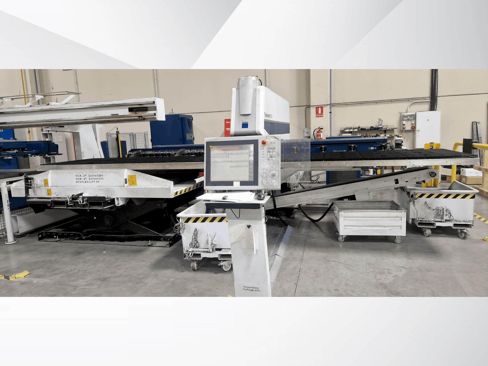 Prikaz stroja TRUMPF Trupunch 3000 sprijeda