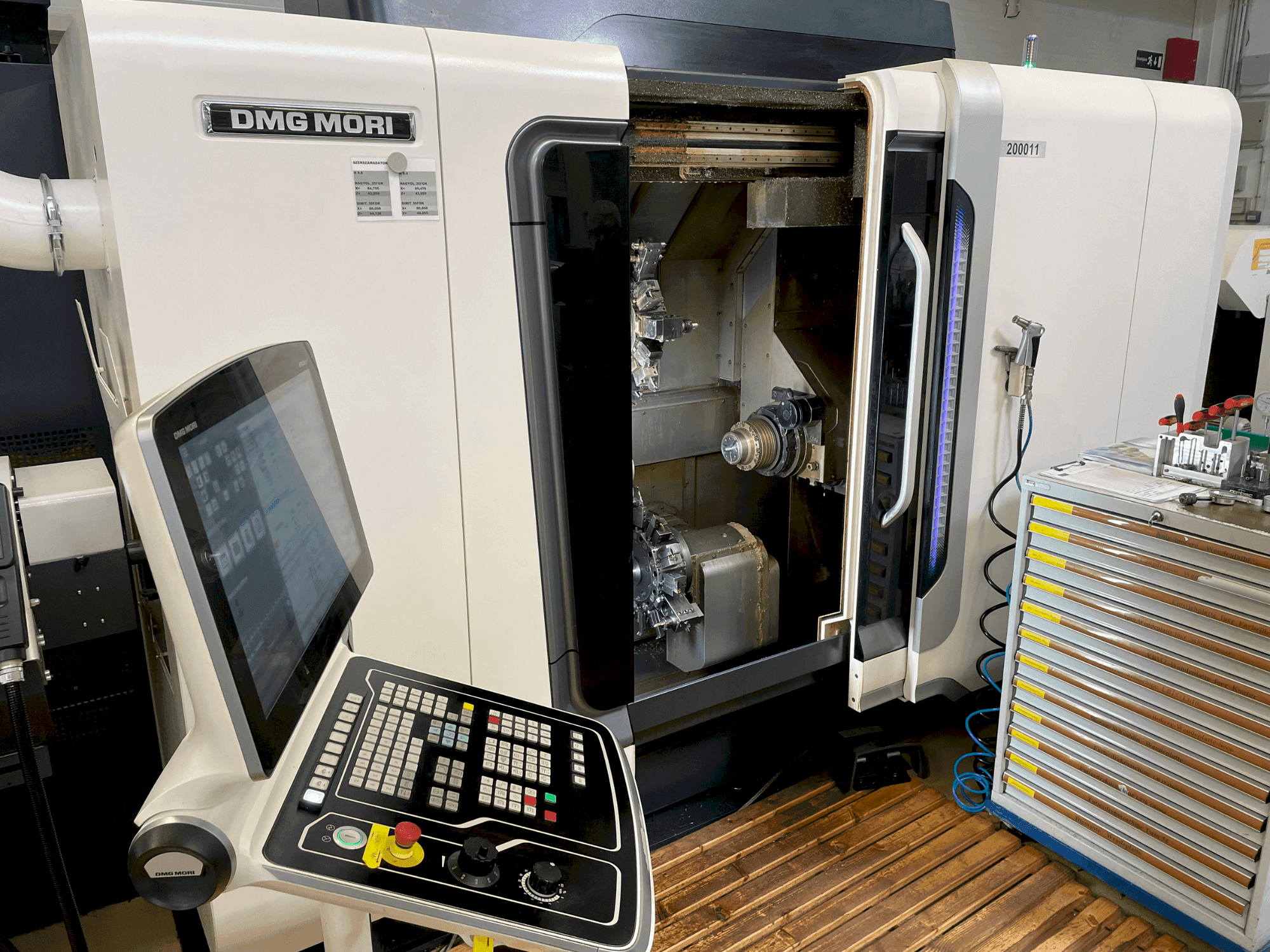 Prikaz stroja DMG MORI Sprint 50 2T  slijeva