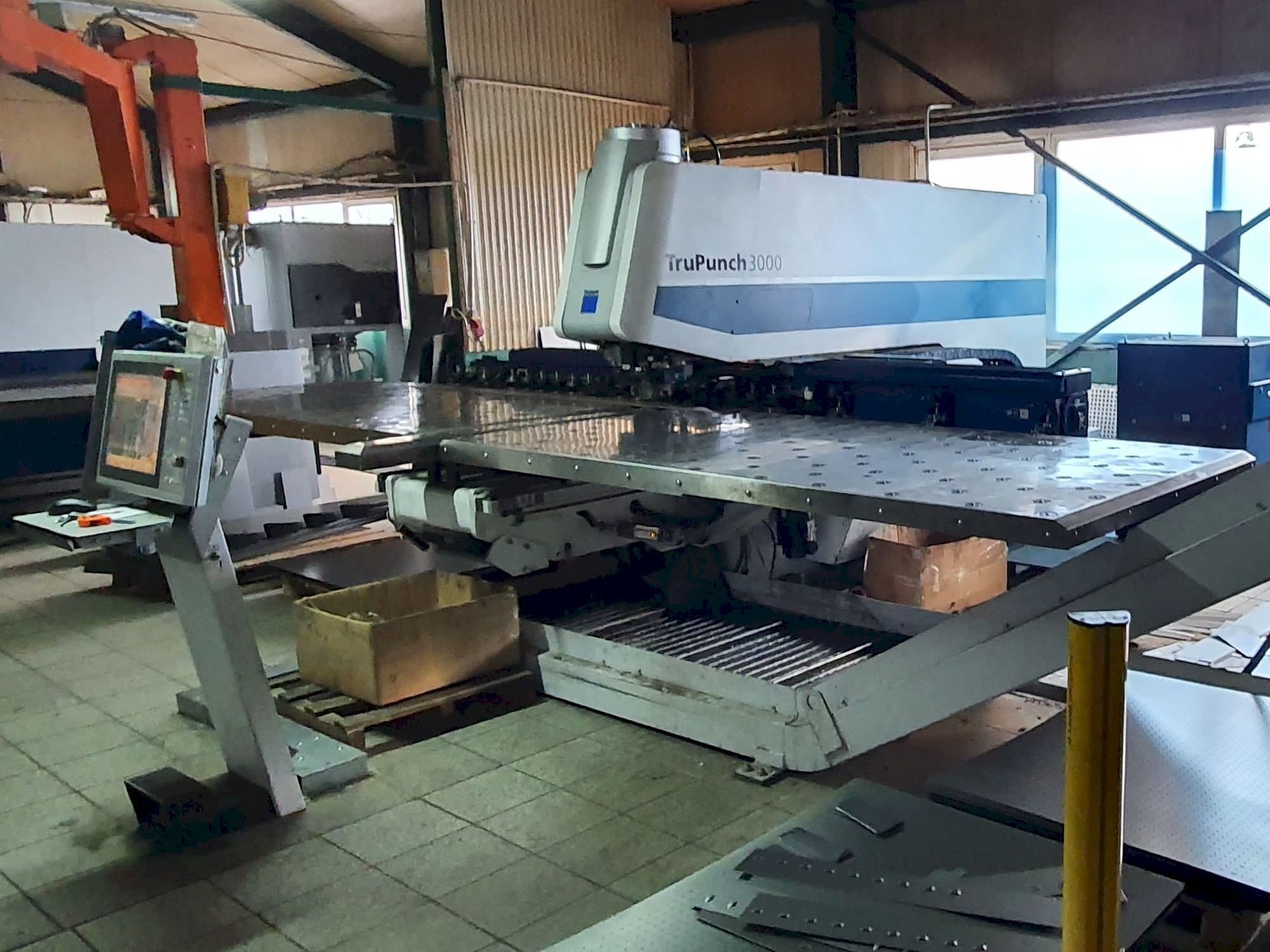 Prikaz stroja Trumpf TruPunch 3000 S11 sprijeda