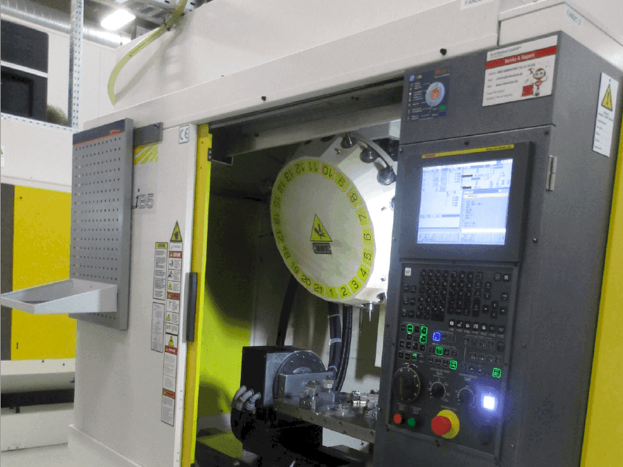 Prikaz stroja FANUC ROBODRILL Alpha D21LiB5 sprijeda