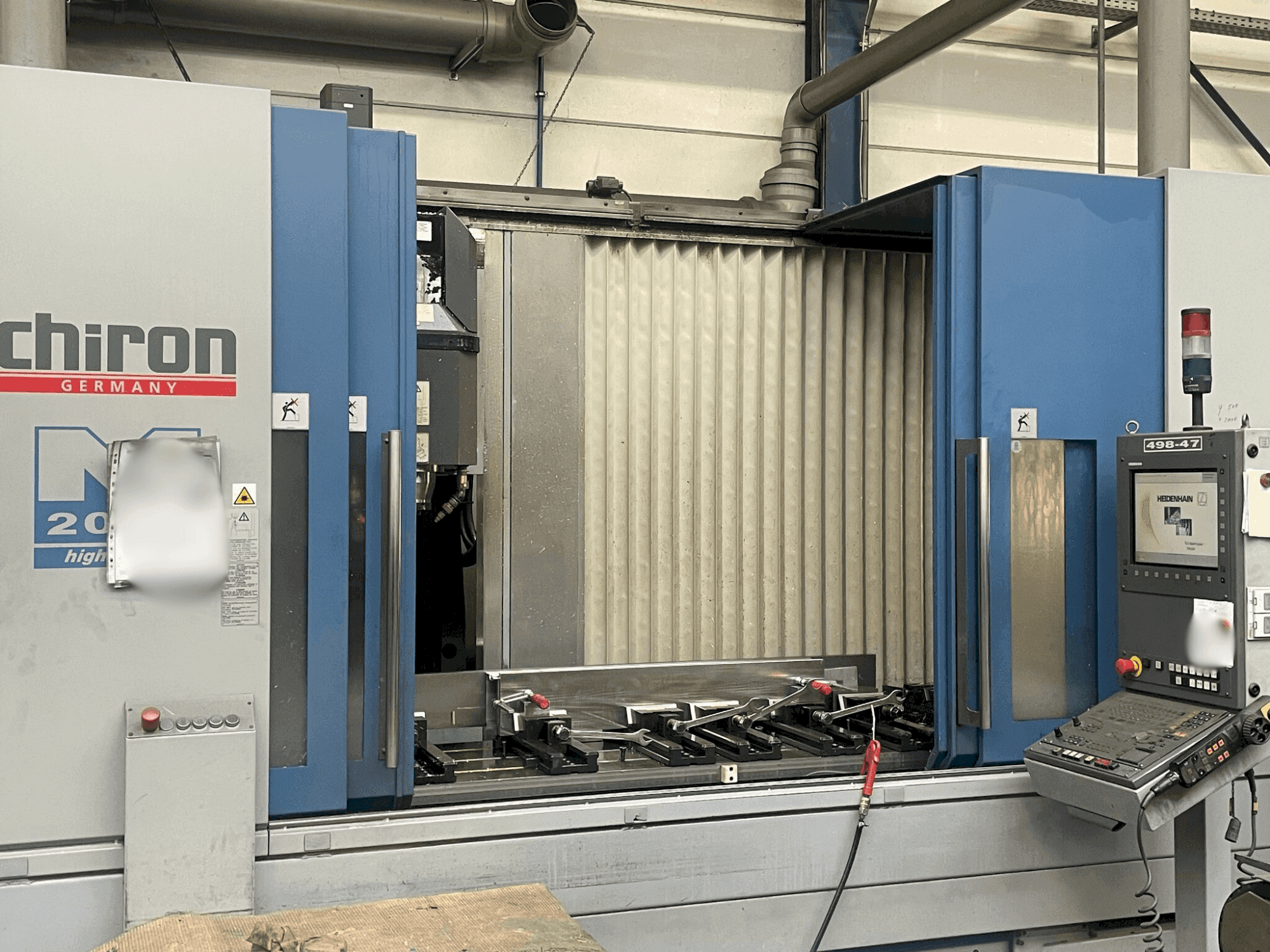 Prikaz stroja CHIRON Mill 2000 sprijeda