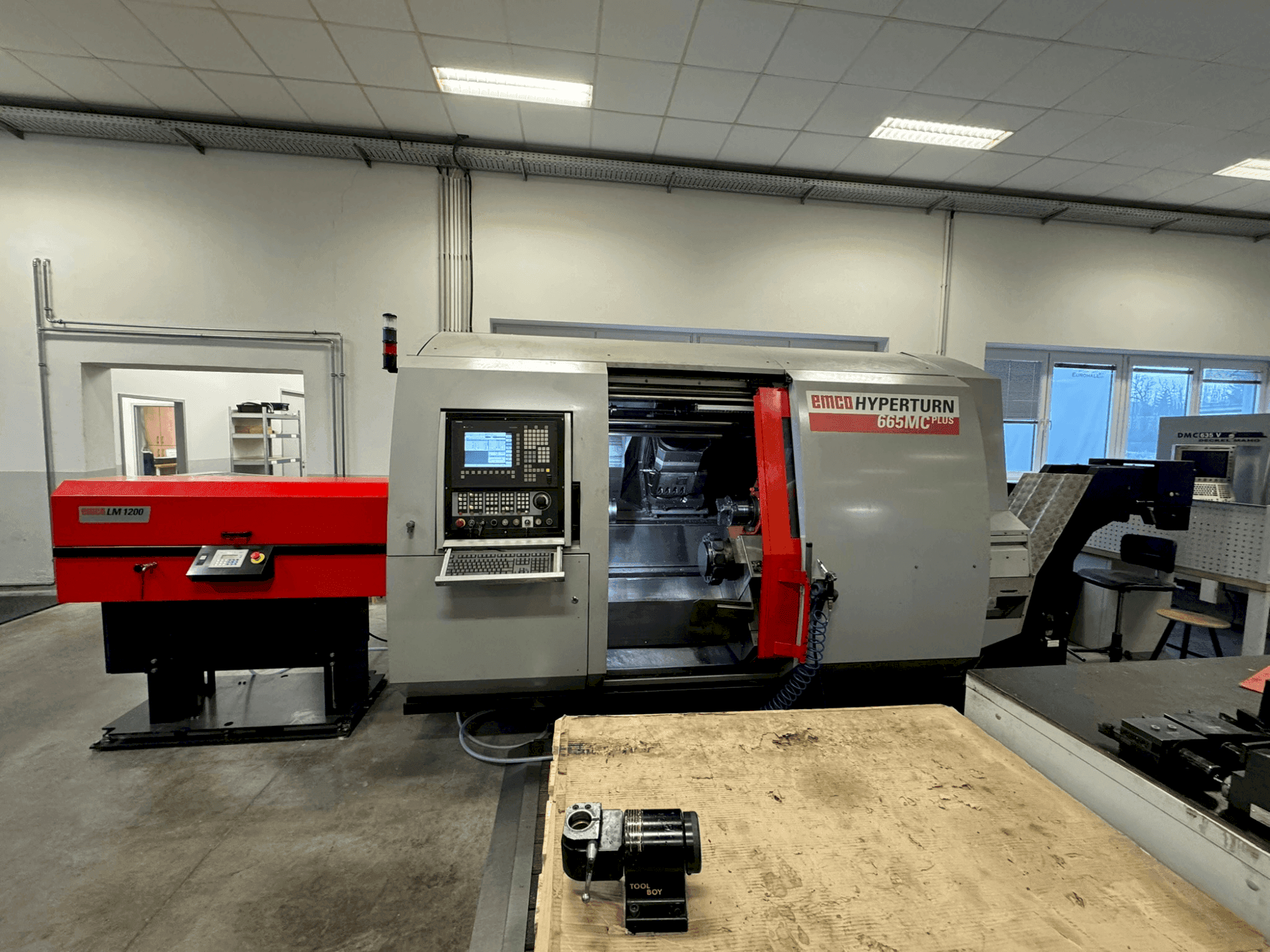 Prikaz stroja EMCO Hyperturn 665MC Plus sprijeda
