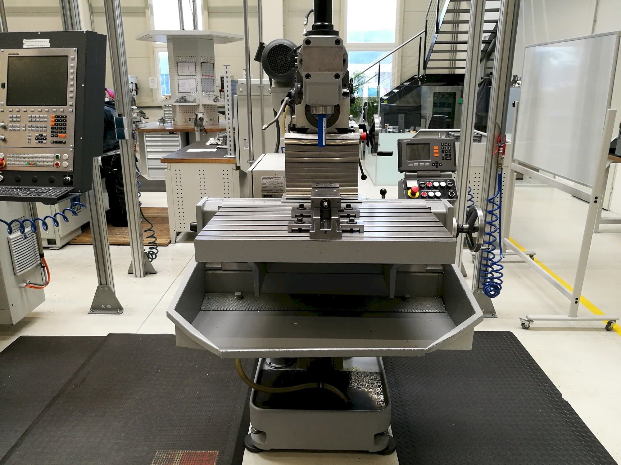 Prikaz stroja DECKEL FP4 sprijeda