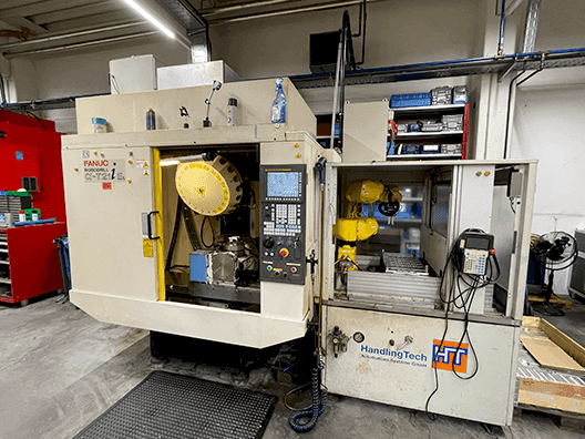 Prikaz stroja FANUC Robodrill Alpha-T21iEL sprijeda