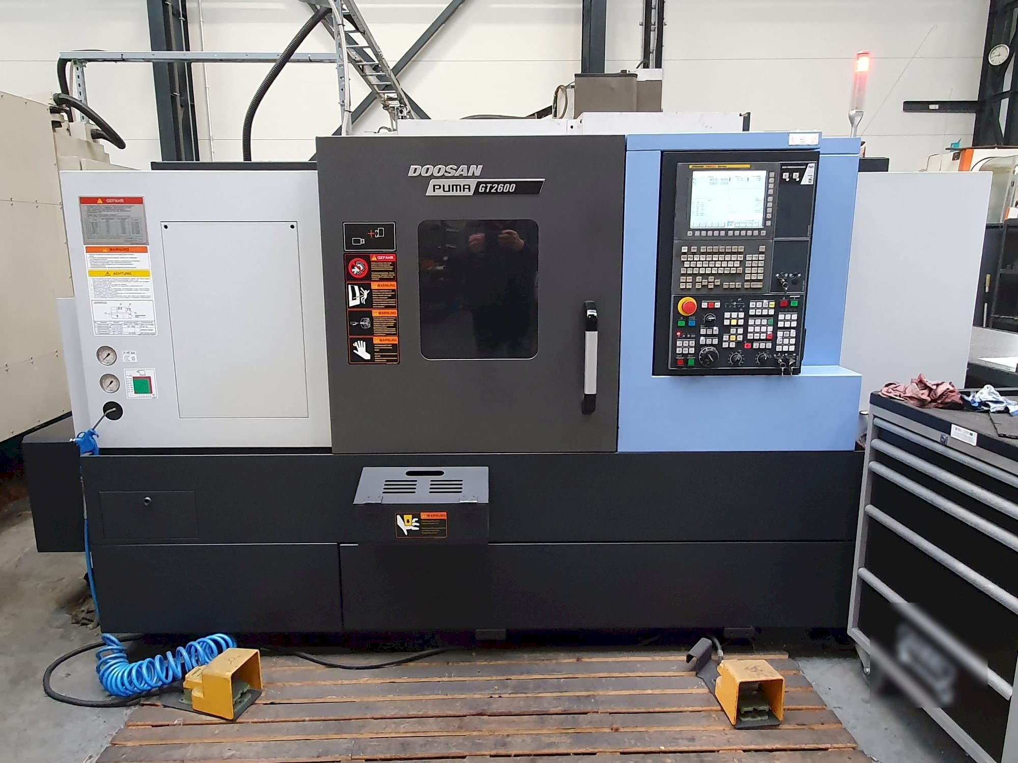 Prikaz stroja Doosan PUMA GT2600 sprijeda