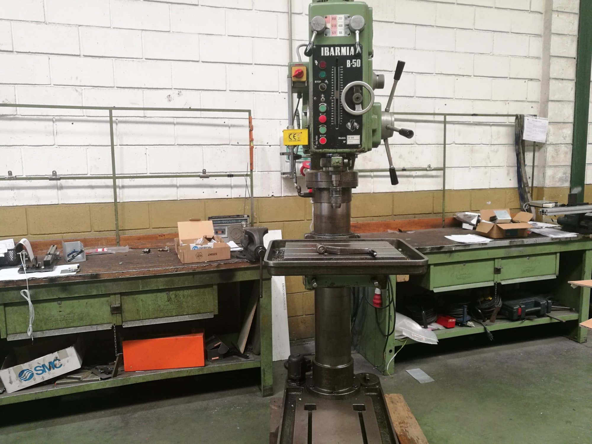 Prikaz 1 stroja IBARMIA B-50 sprijeda