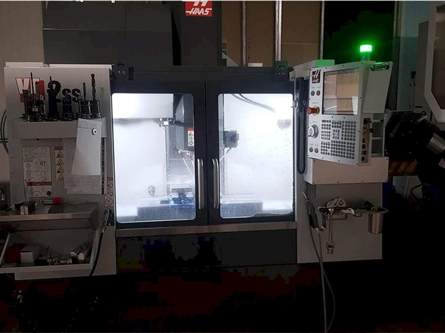 Prikaz stroja HAAS VF-2SS sprijeda