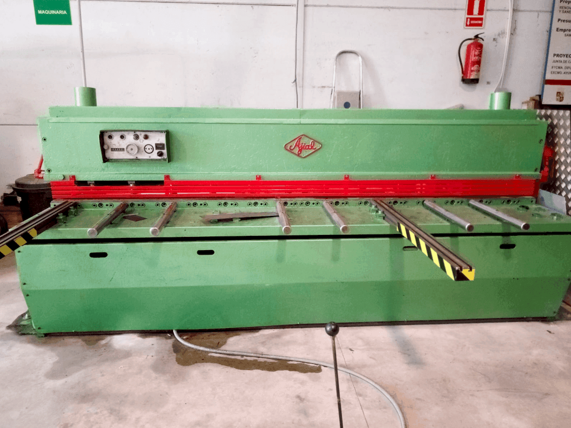 Prikaz stroja Ajial 630 CA sprijeda