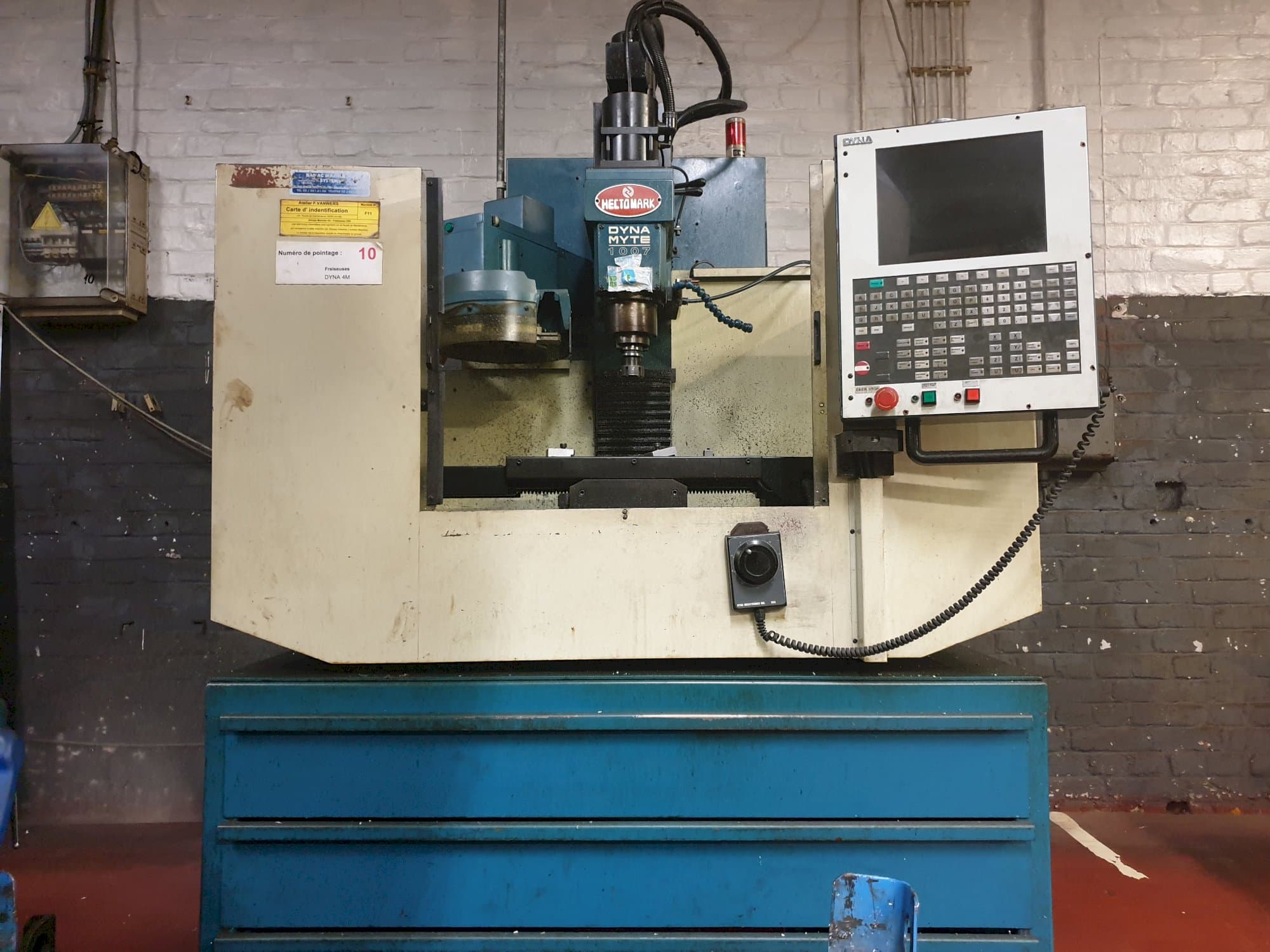 Prikaz  stroja Dyna DM1007 sprijeda