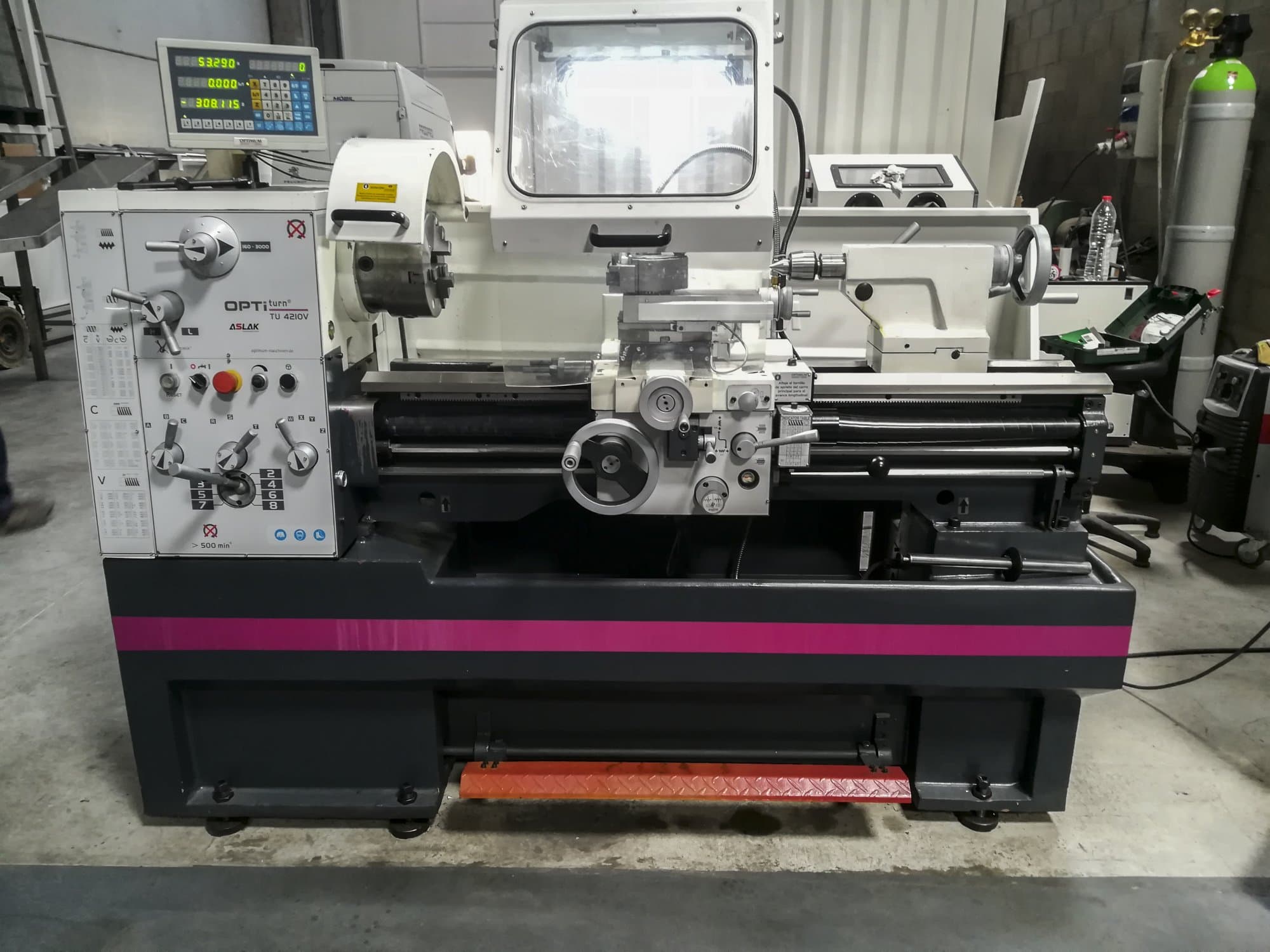 Prikaz  stroja Optimum TU 4210V sprijeda