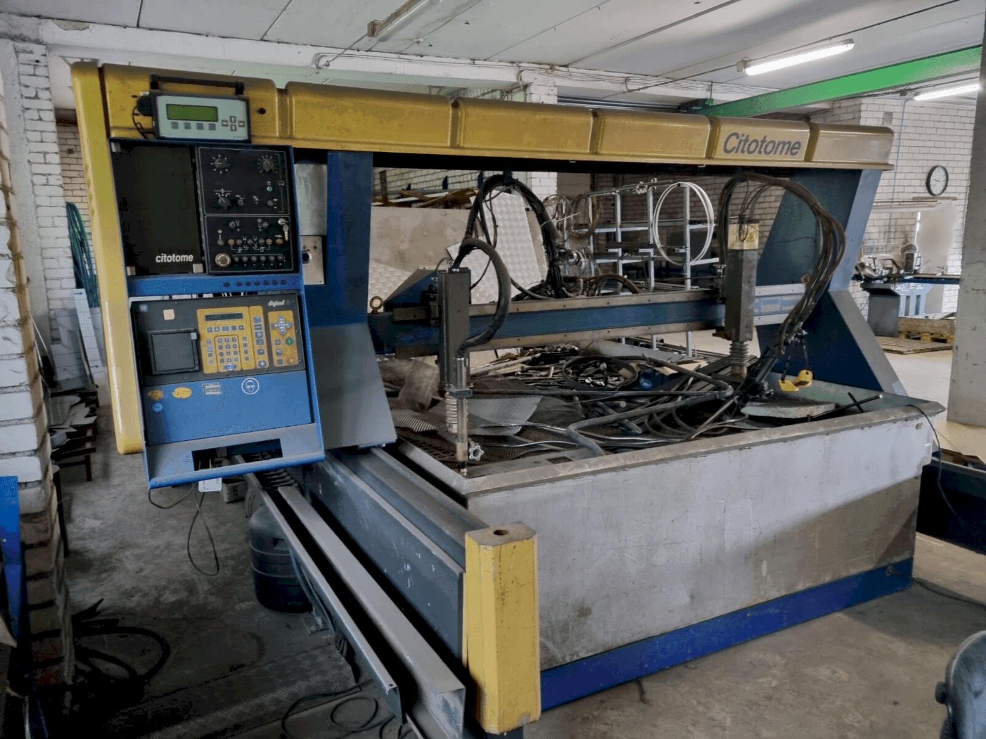 Prikaz stroja Citizen CPM 100R sprijeda