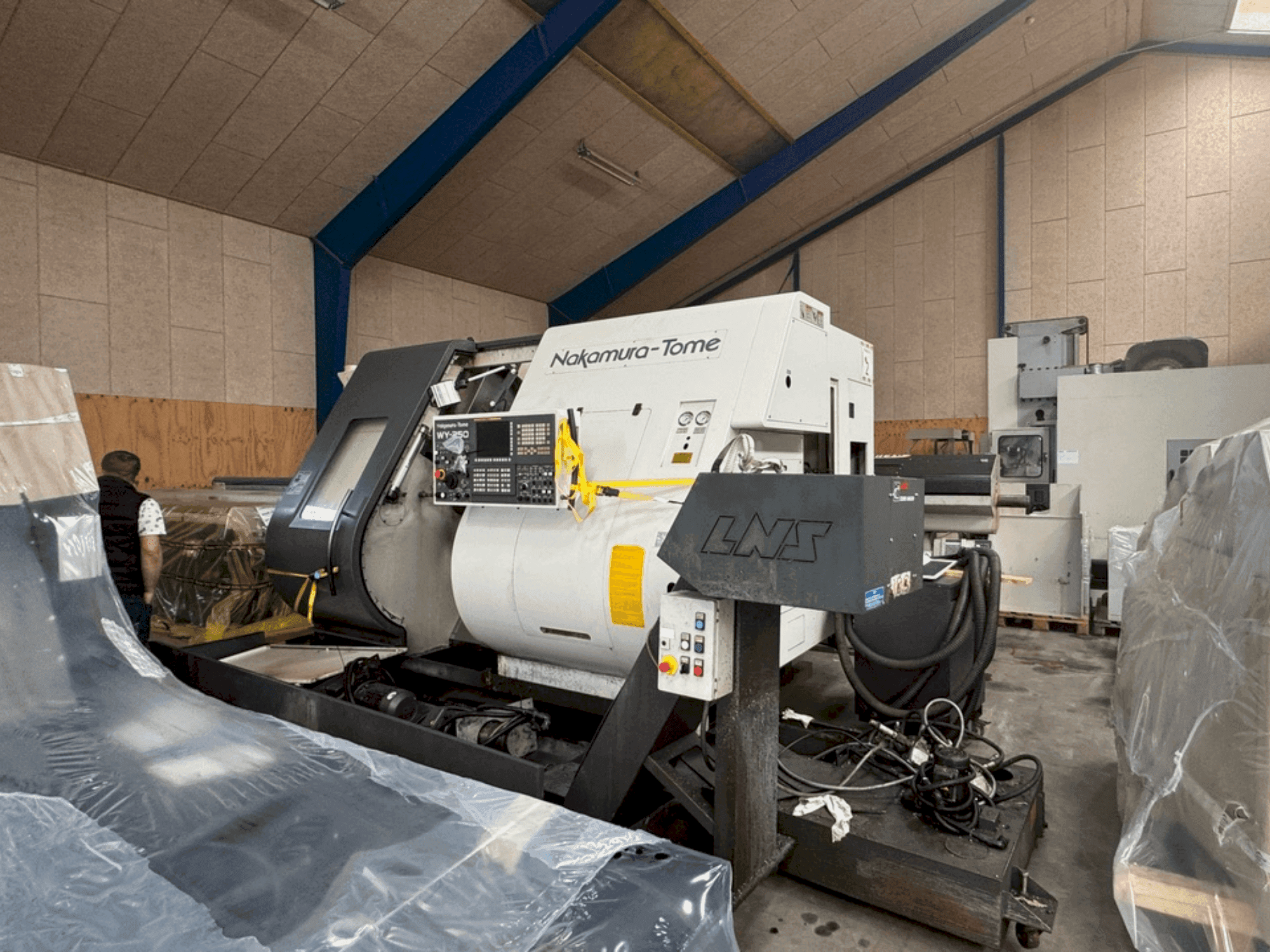Prikaz stroja NAKAMURA-TOME WY-250 sprijeda