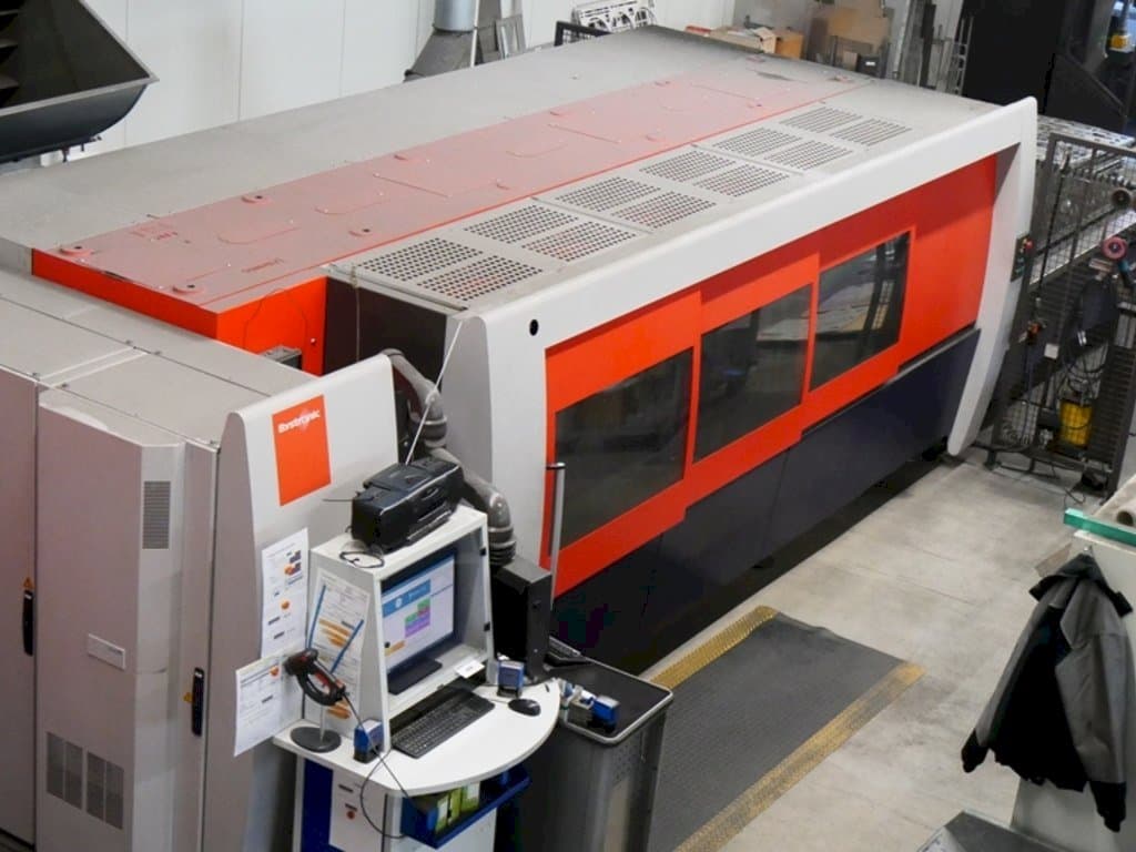 Prikaz lijeve strane stroja Bystronic BySpeed Pro