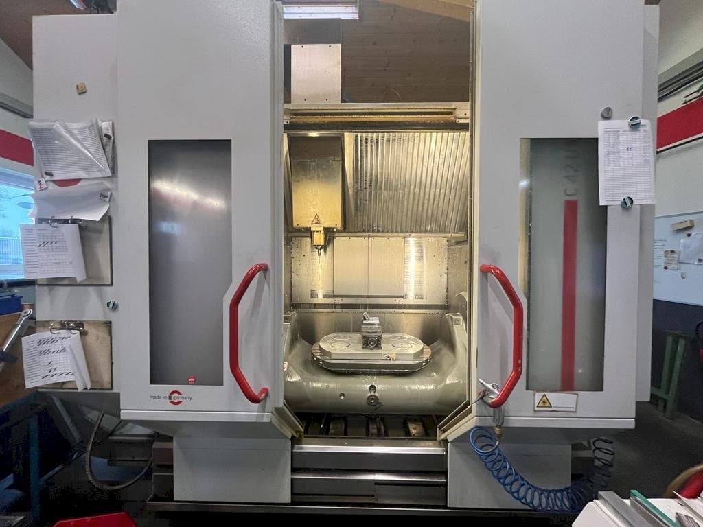 Prikaz  stroja HERMLE C42 U  sprijeda