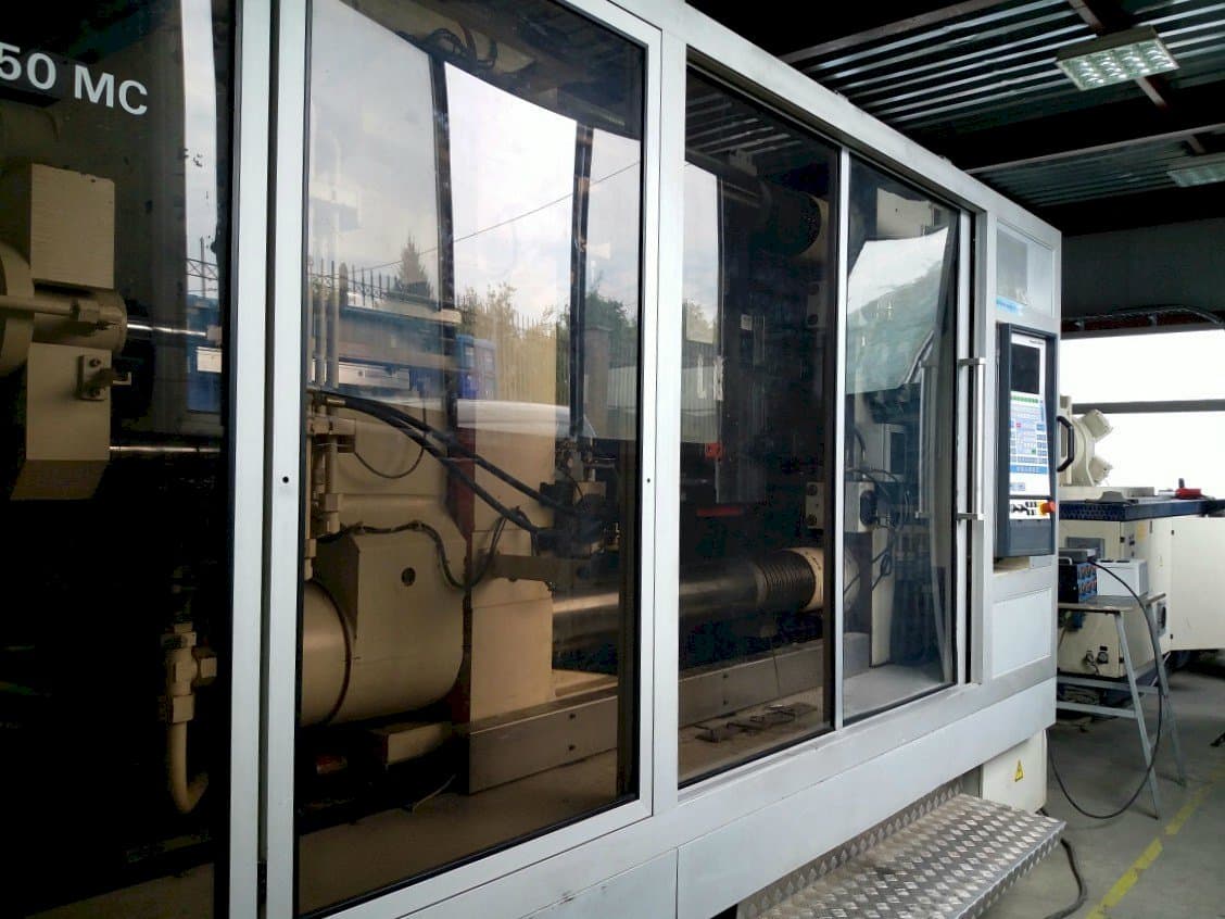 Prikaz stroja Krauss Maffei KM 800/1330 MC sprijeda