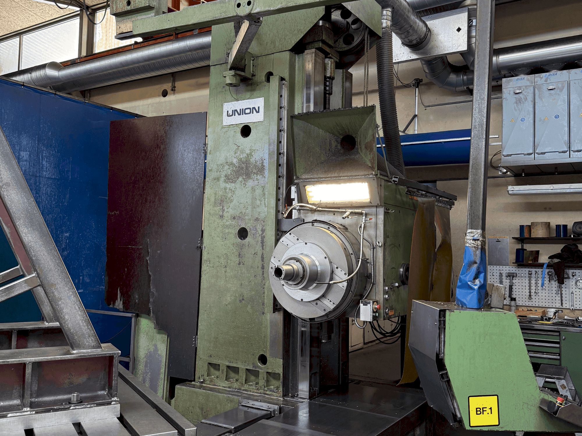 Prikaz stroja UNION BTF 110 sprijeda