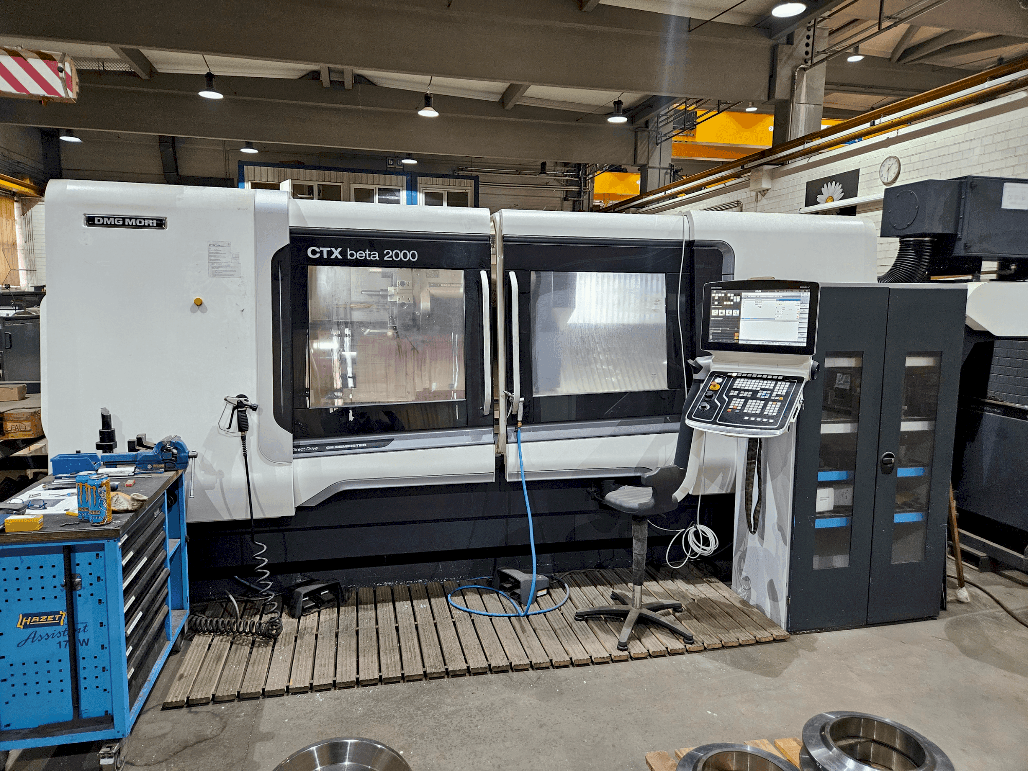 Prikaz stroja DMG MORI CTX beta 2000 sprijeda
