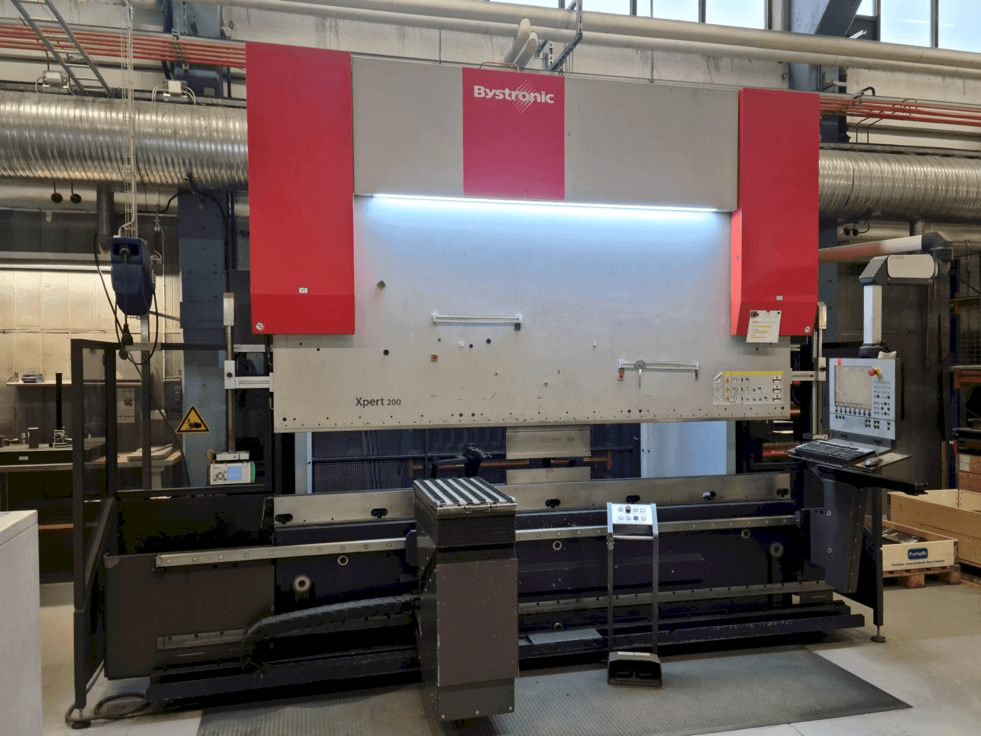 Prikaz  stroja Bystronic Xpert 200 x 3100  sprijeda