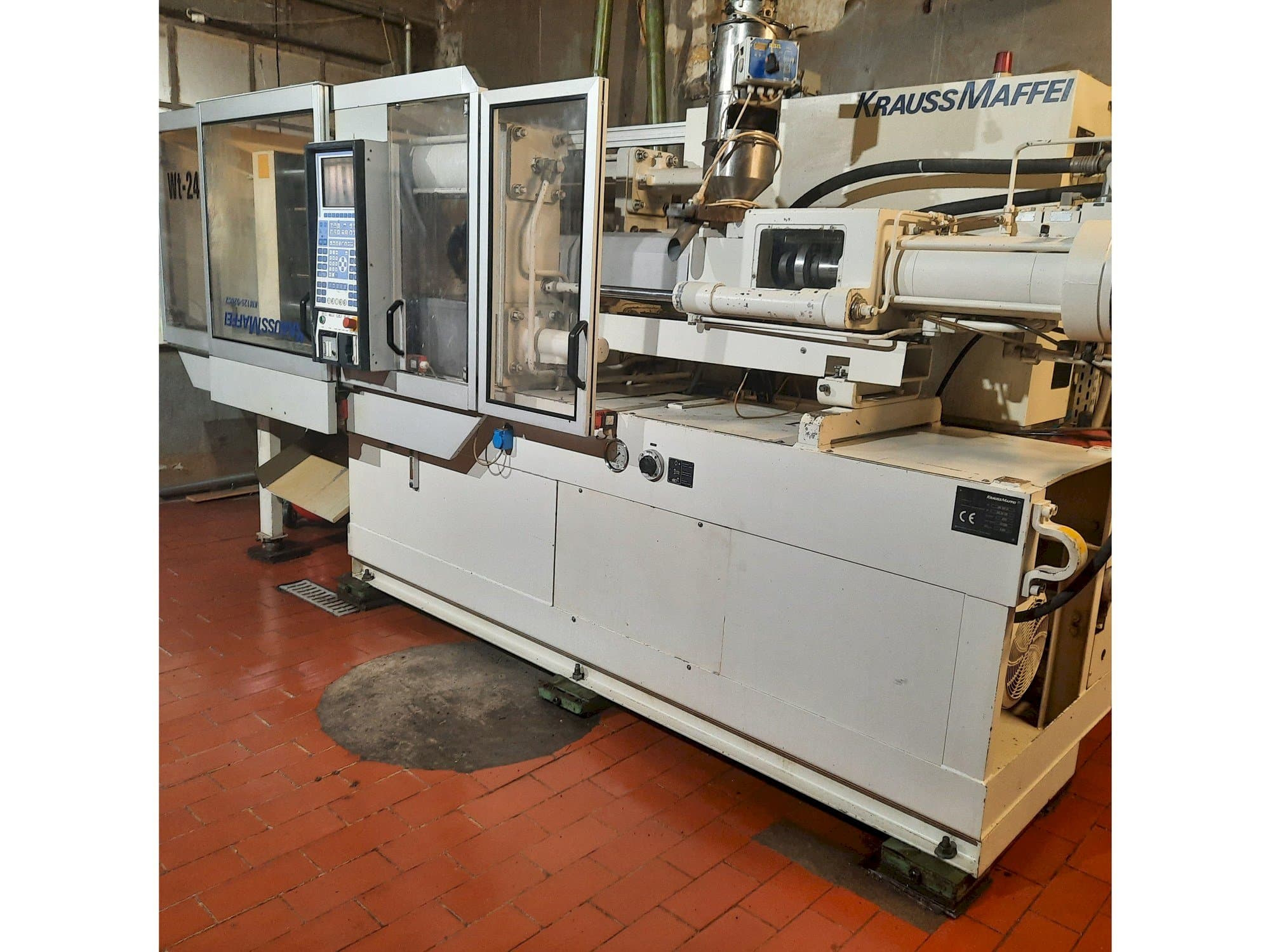 Prikaz stroja Krauss Maffei KM 125-520 C2 sprijeda