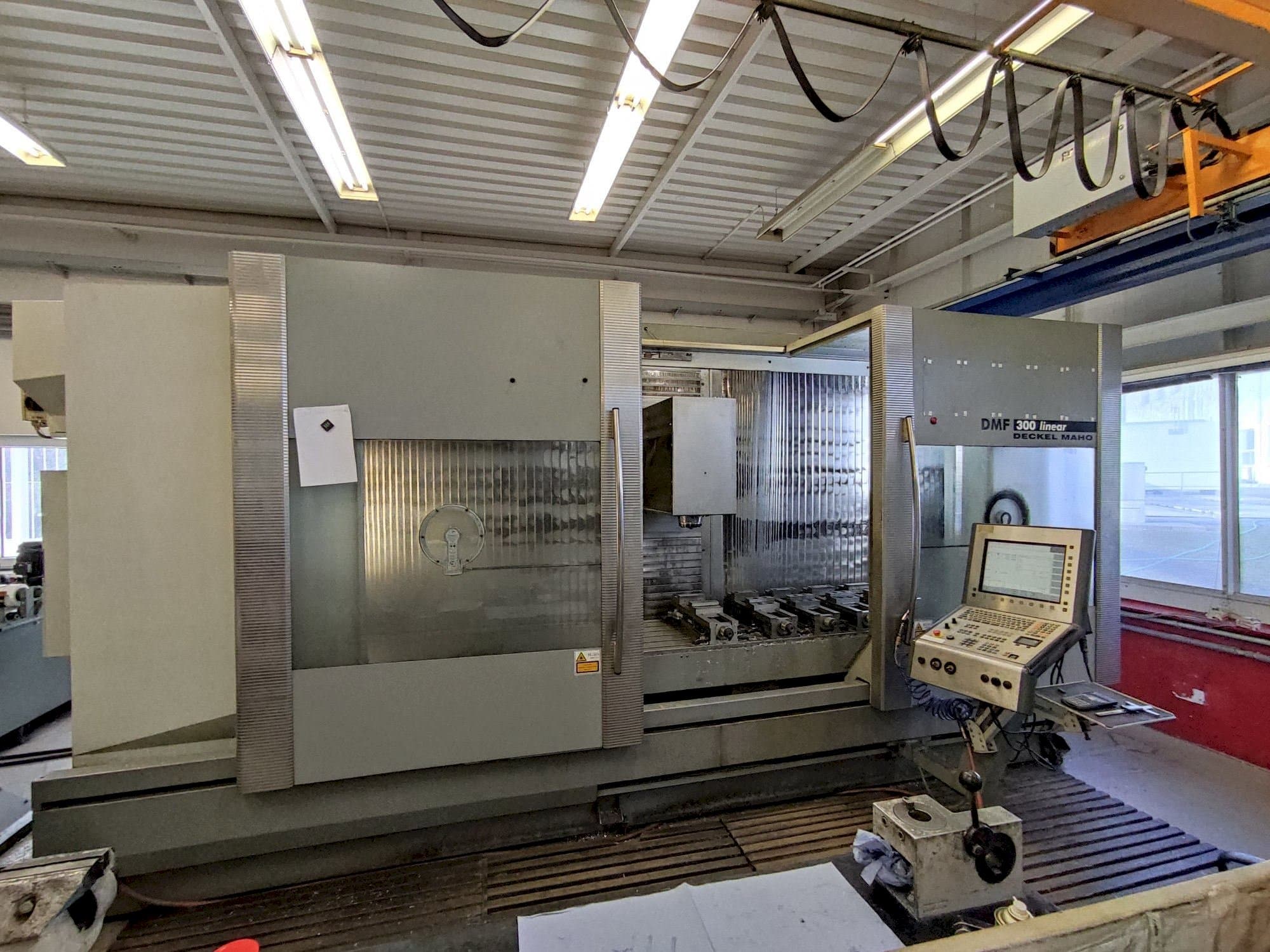 Prikaz stroja DECKEL MAHO DMF 300 linear sprijeda