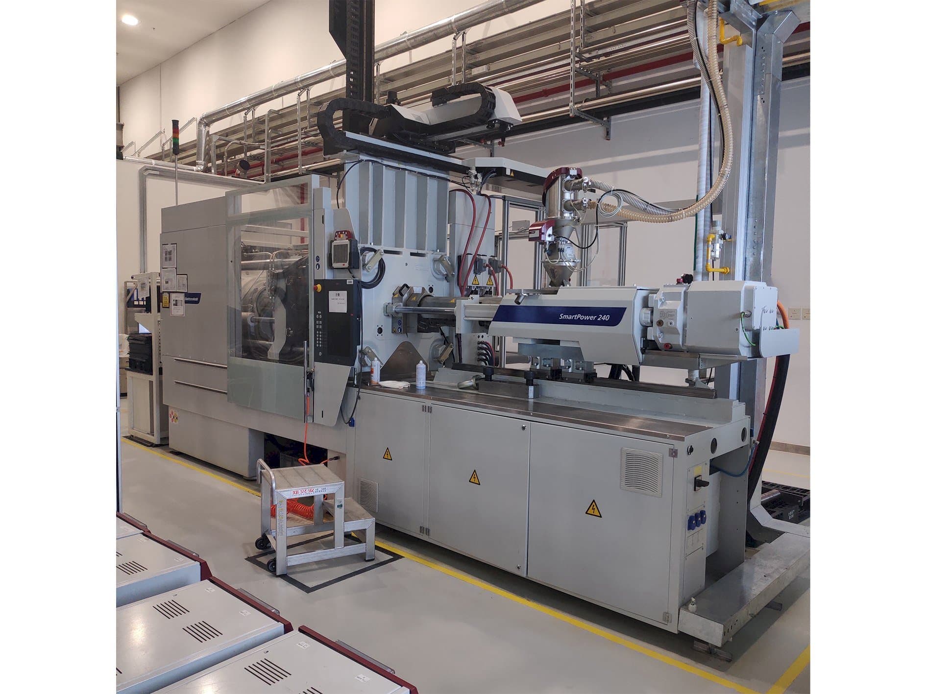 Prikaz stroja Battenfeld SmartPower 240-1000 sprijeda