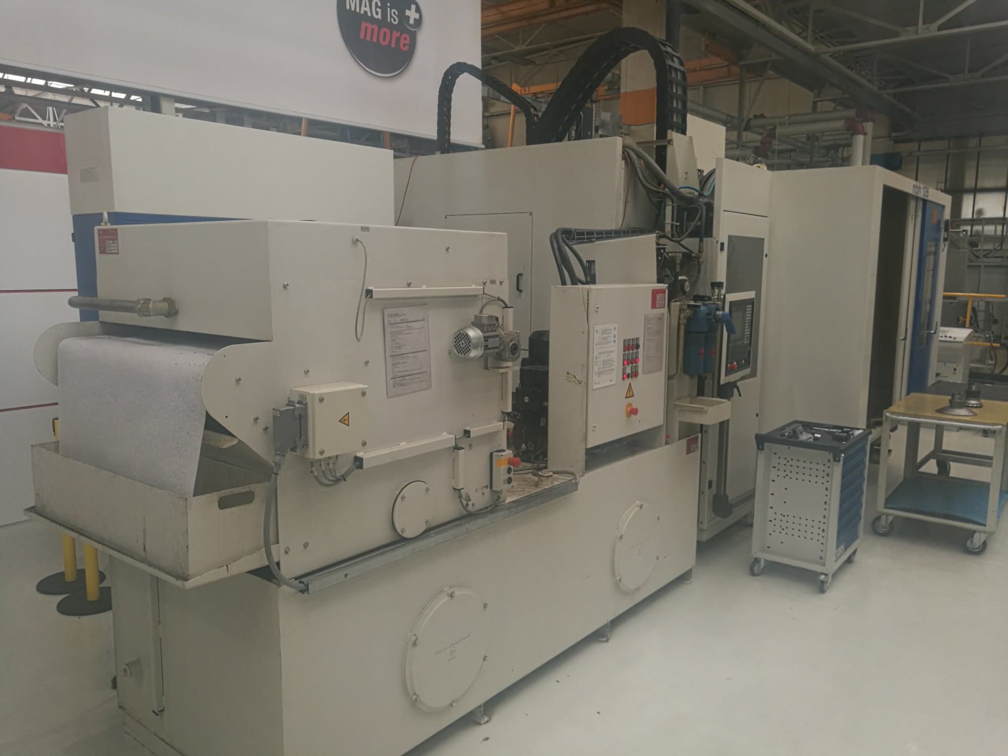 Prikaz stroja Hueller Hille NBH 135 slijeva