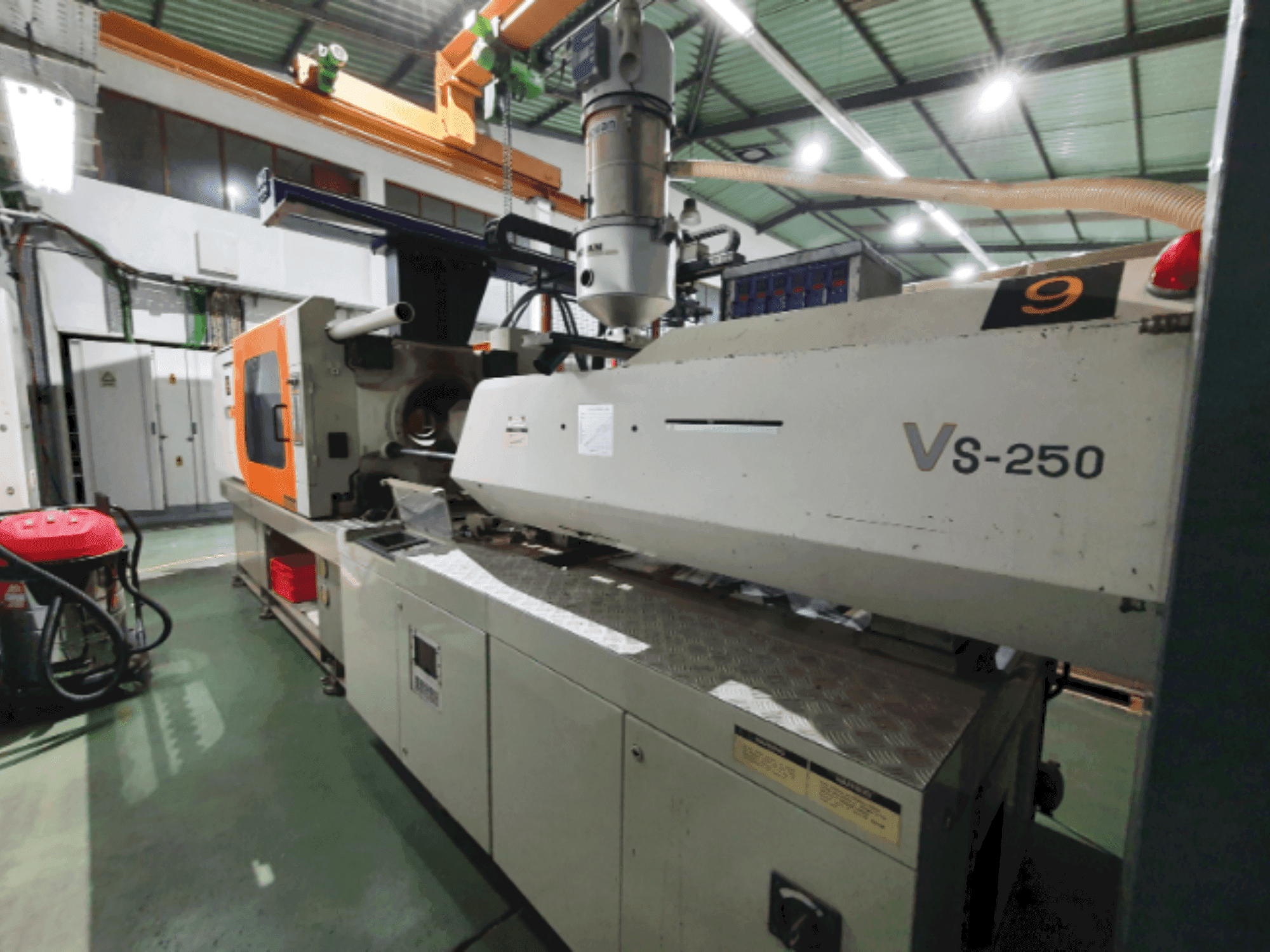 Prikaz stroja Victor VS-250 sprijeda