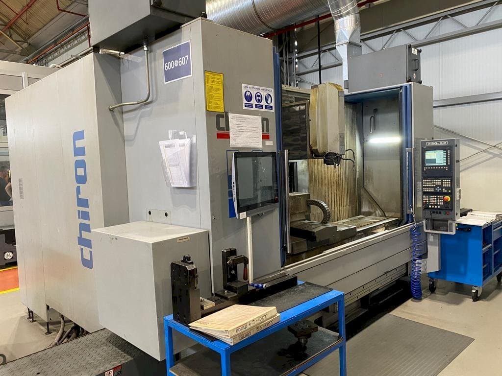 Prikaz  stroja CHIRON MILL 2000  sprijeda