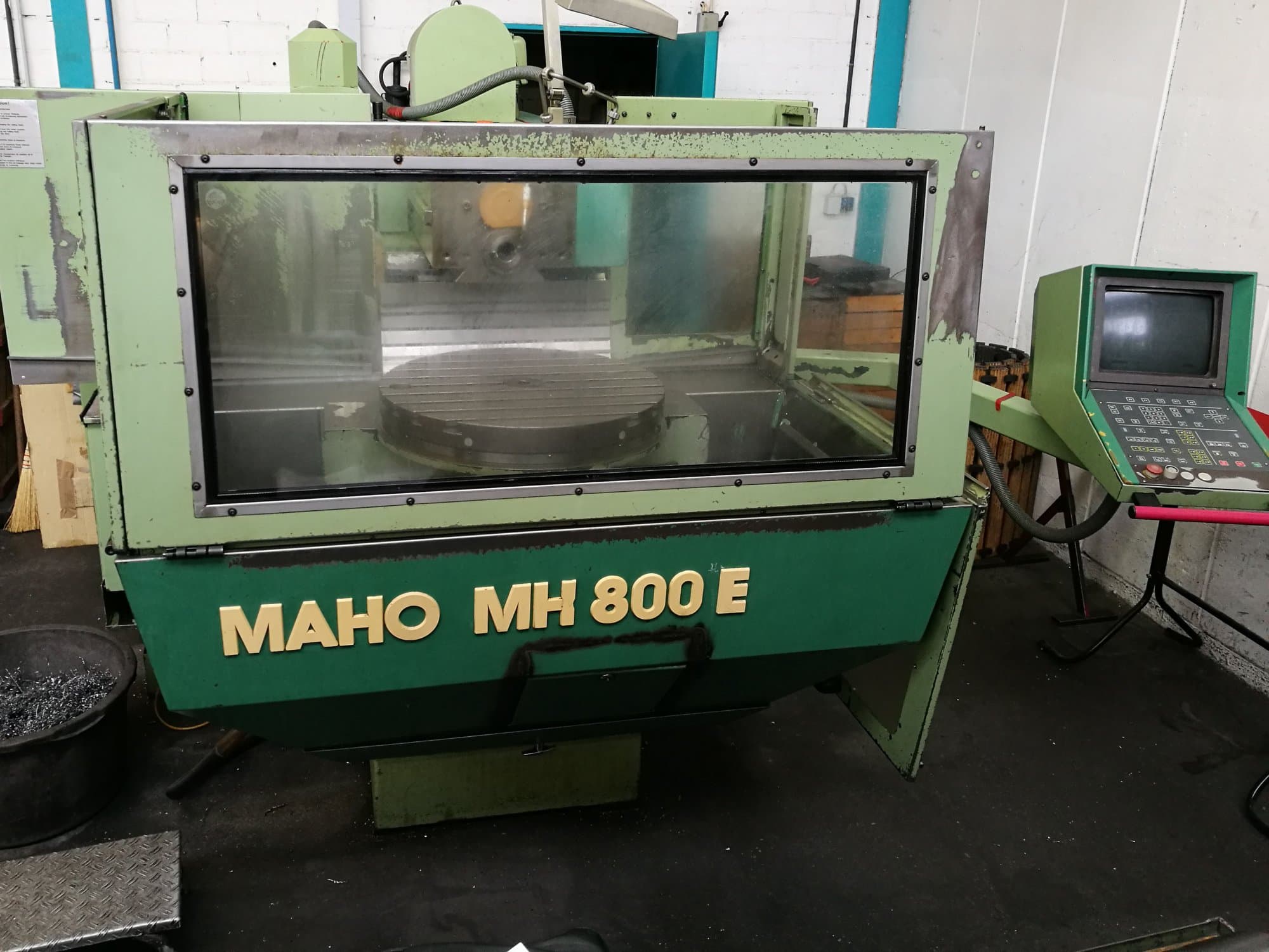 Prikaz stroja Maho MH 800 E sprijeda