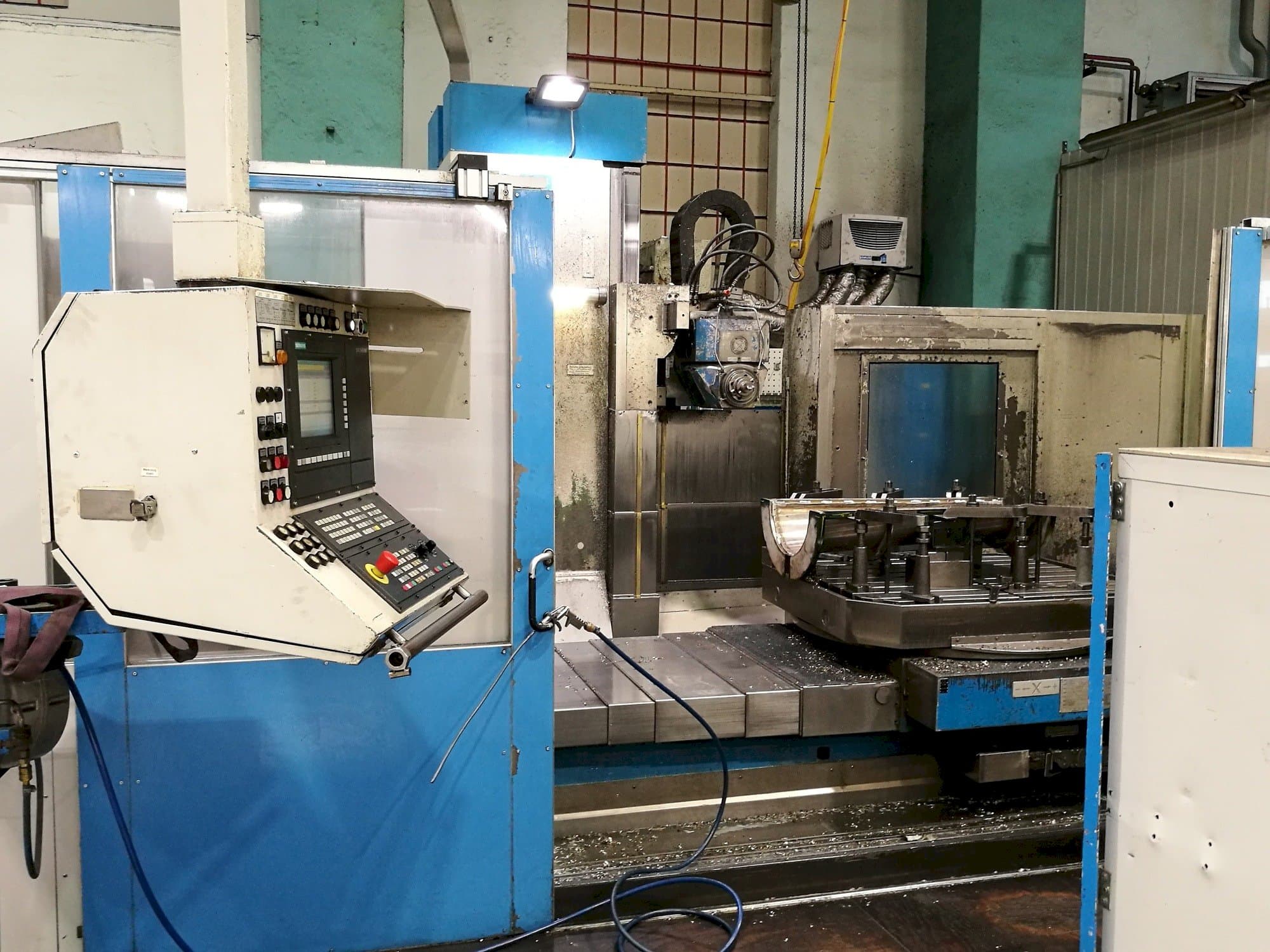 Prikaz stroja Kekeisen UBF 2500 sprijeda