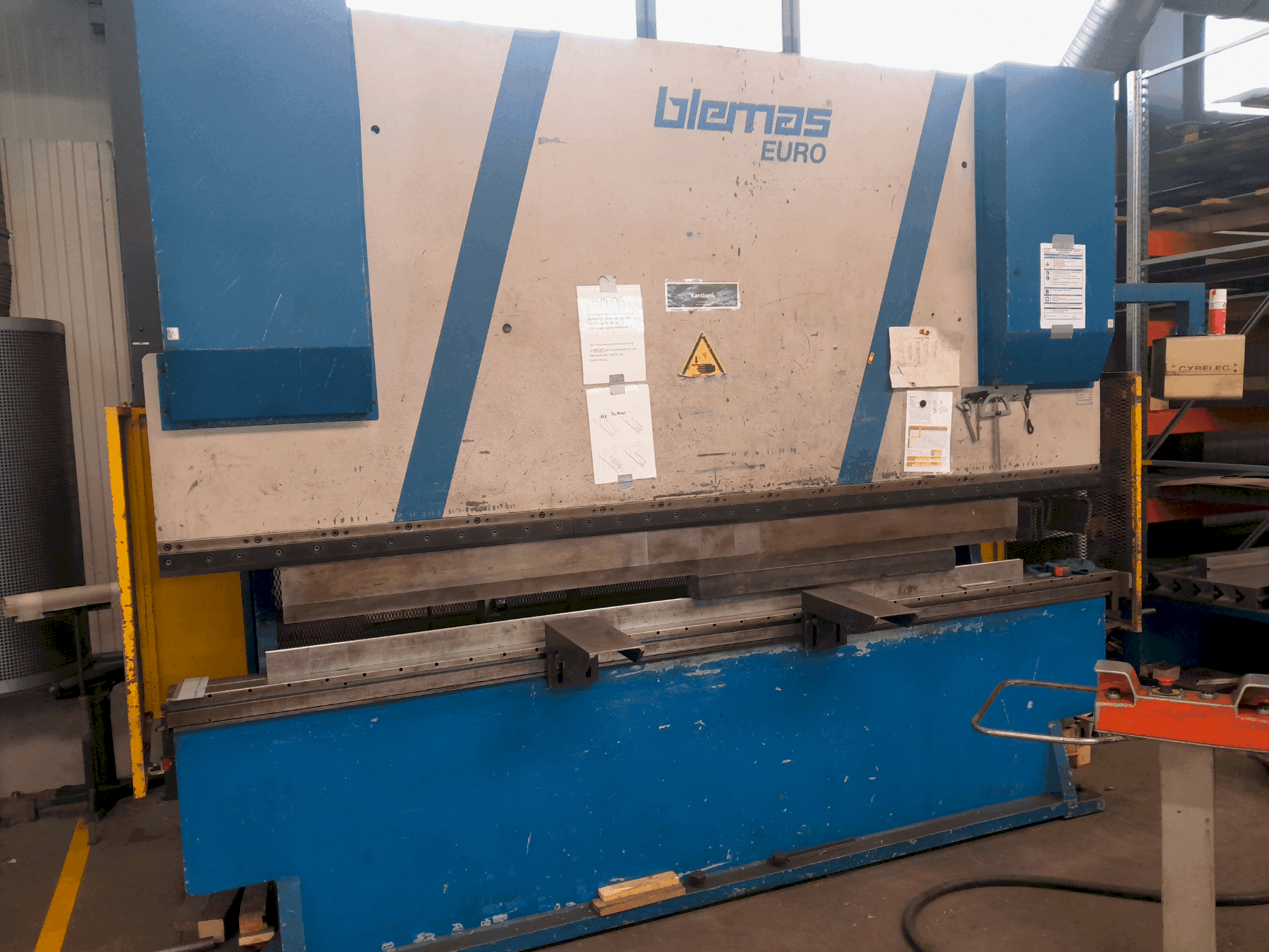 Prikaz  stroja BLEMAS EURO 160  sprijeda