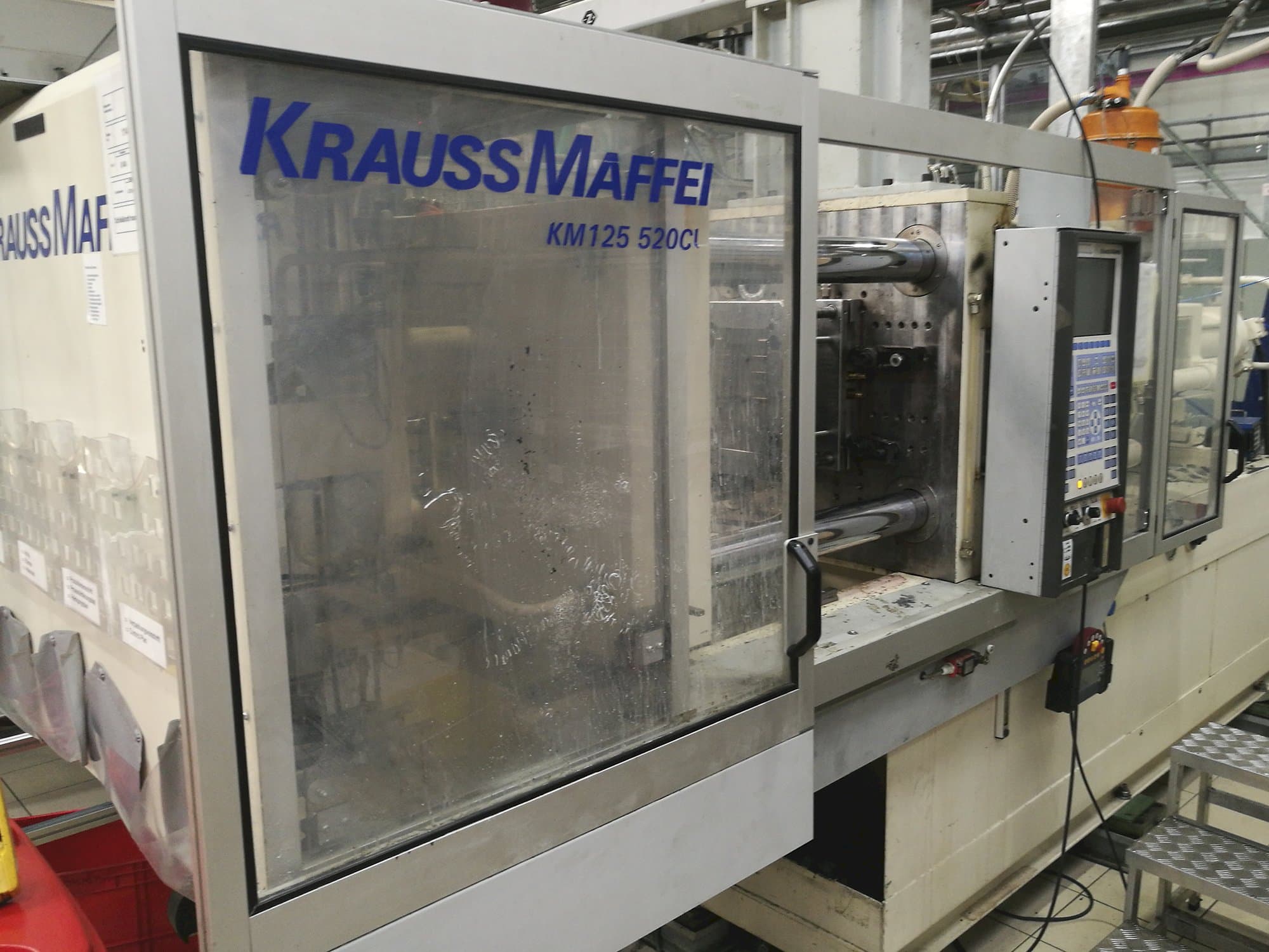 Prikaz stroja Krauss Maffei KM 125-520 C1 sprijeda