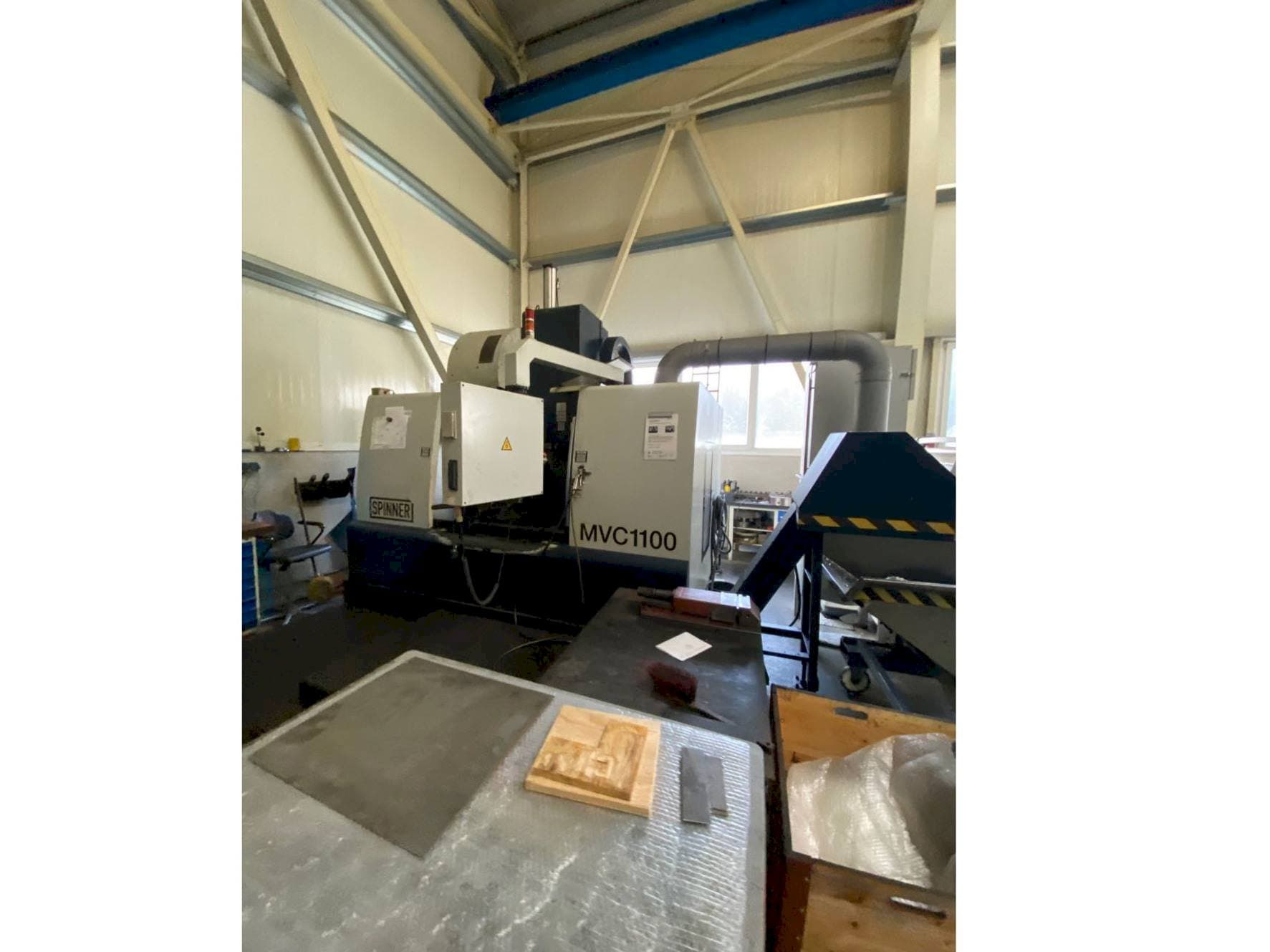 Prikaz stroja SPINNER MVC 1100 B sprijeda