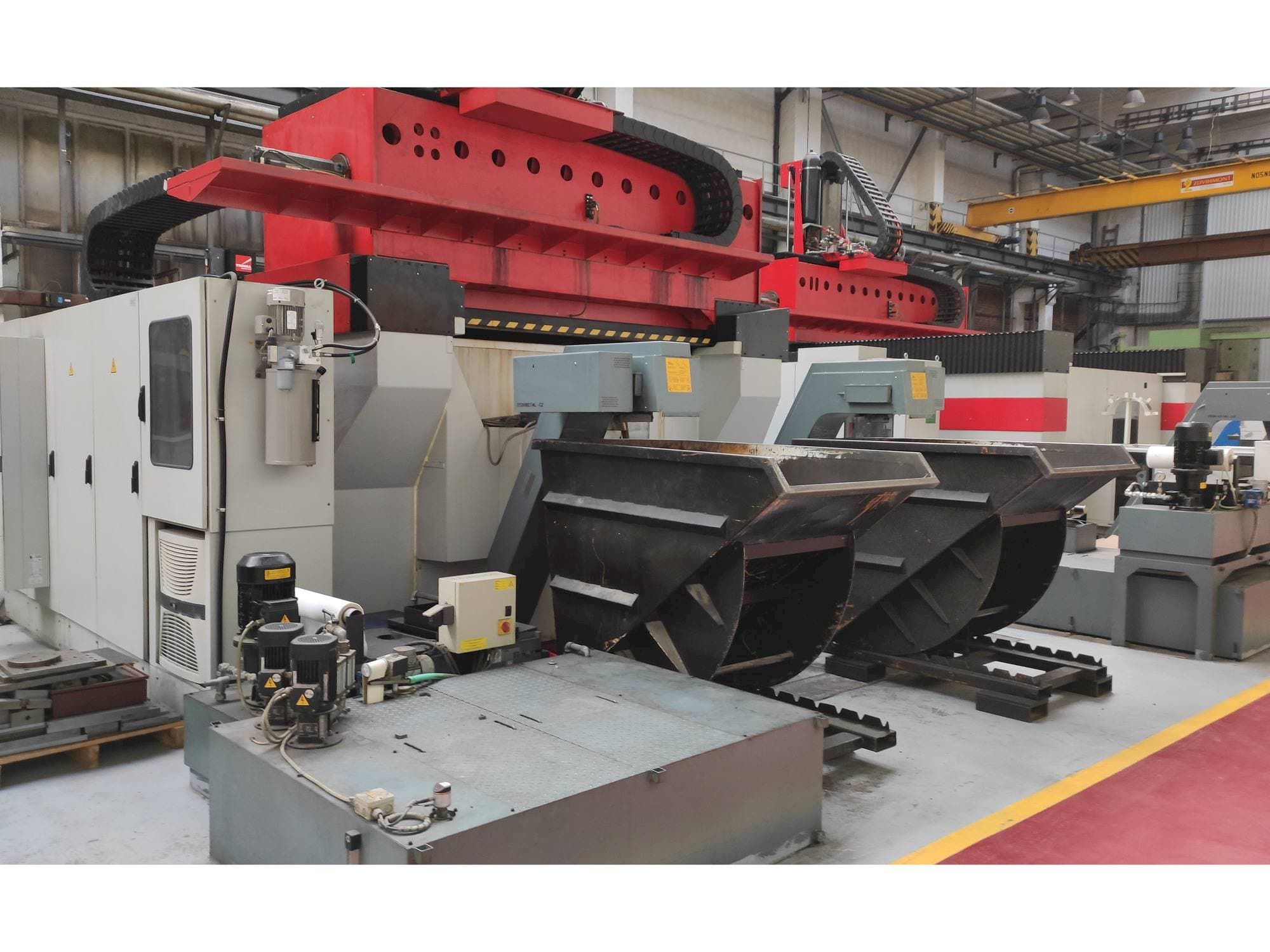 Prikaz stroja TRIMILL VU 2313 sprijeda