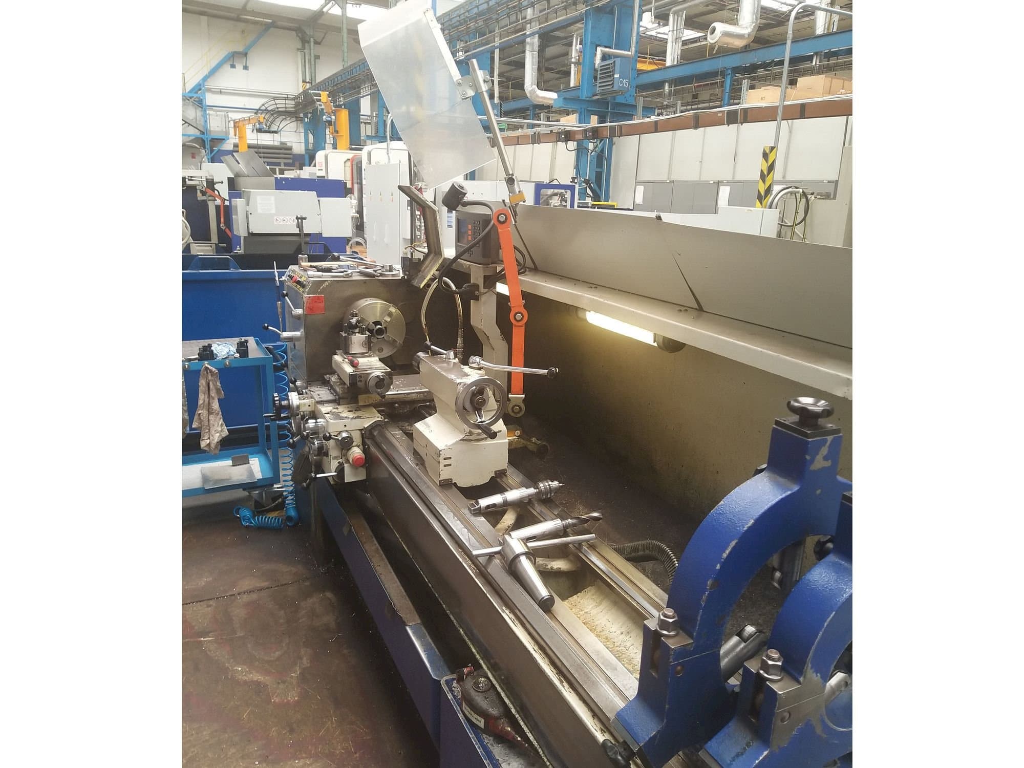 Prikaz desne strane stroja Weiler DA 260 AC