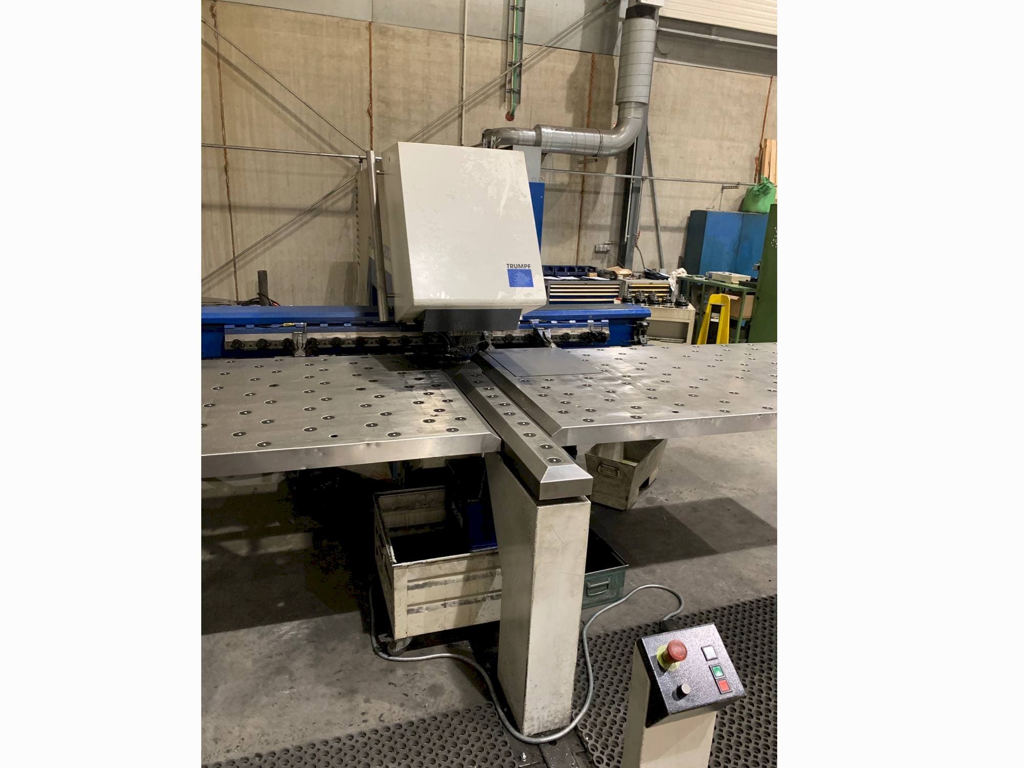 Prikaz stroja Trumpf Trumatic 200 sprijeda