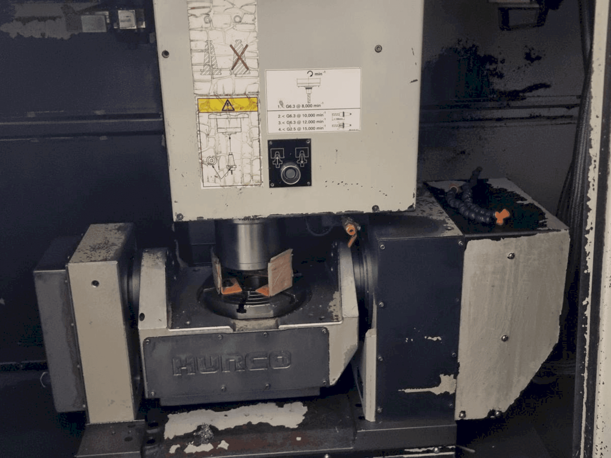 Prikaz stroja Hurco VMX 50T sprijeda