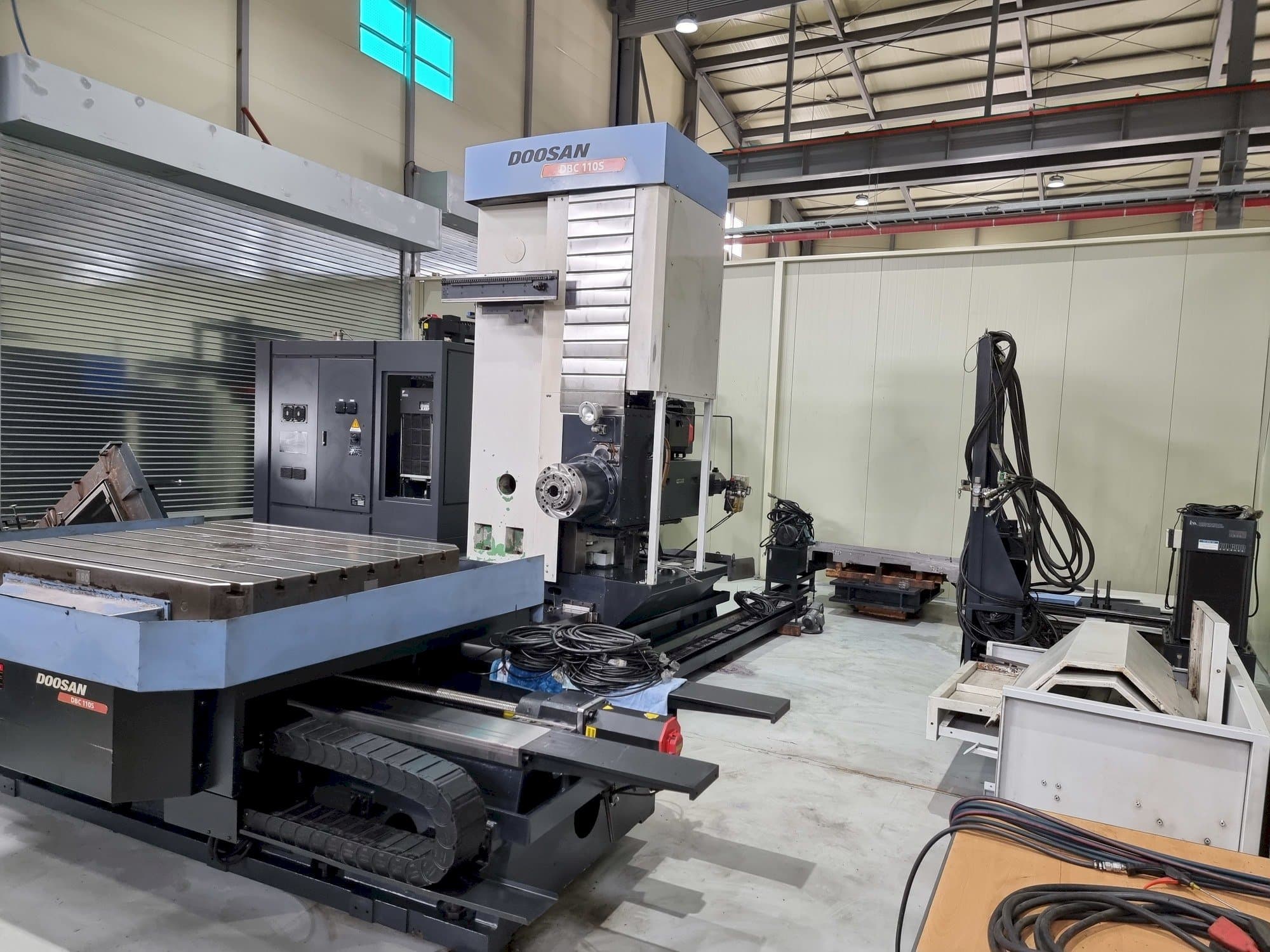 Prikaz stroja Doosan DBC 110S sprijeda