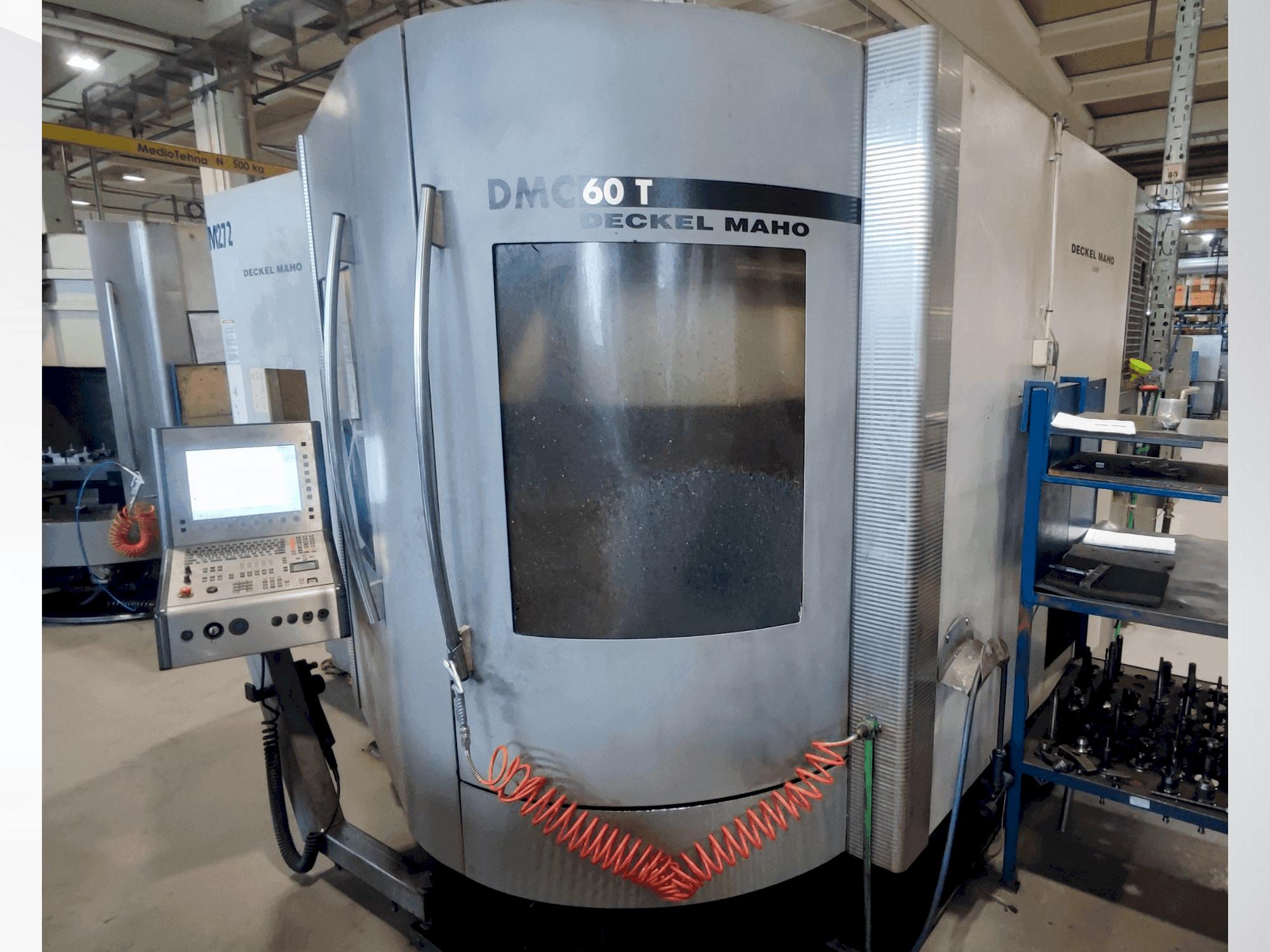 Prikaz stroja DECKEL MAHO DMC 60T sprijeda