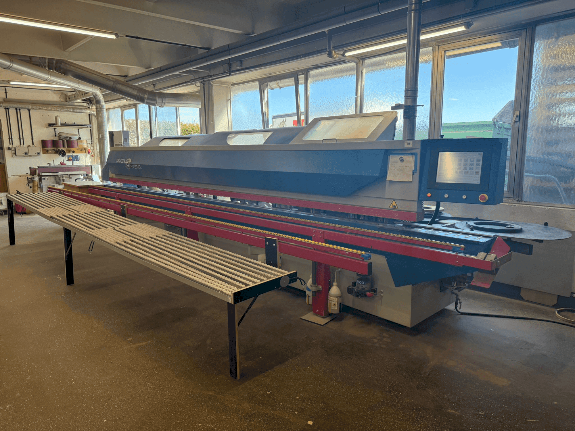 Prikaz stroja OTT TWISTER sprijeda