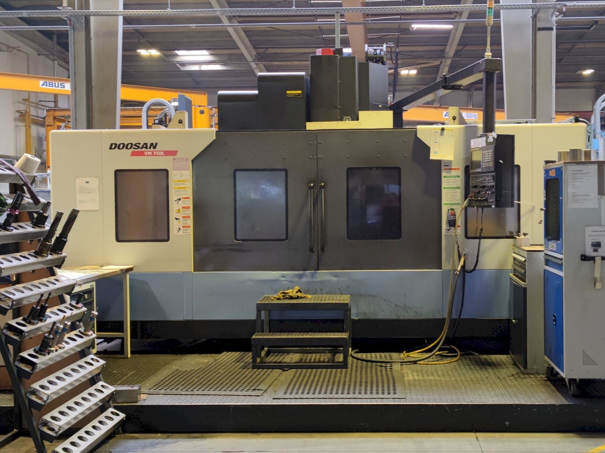 Prikaz stroja Doosan VM 750L sprijeda