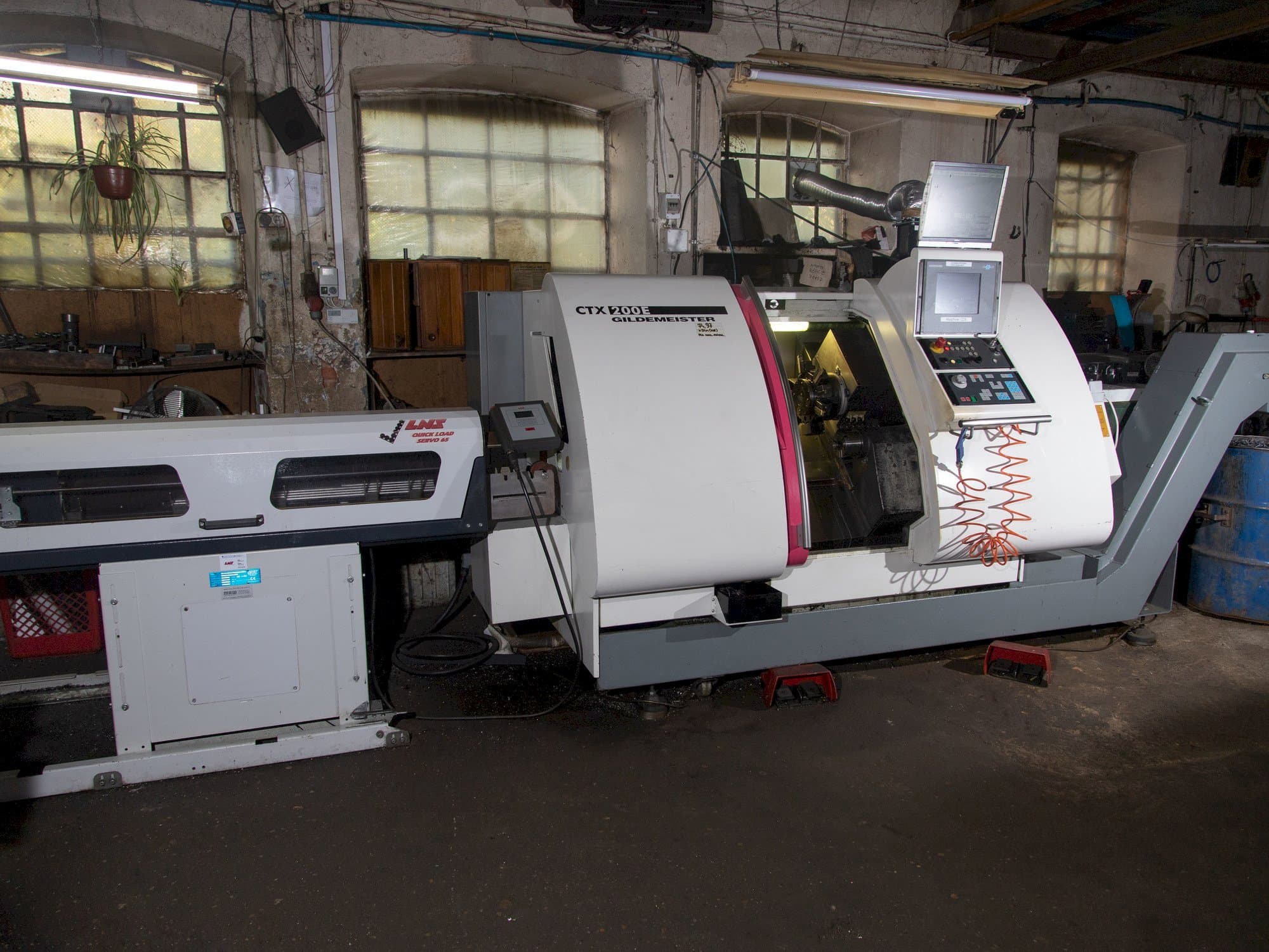 Prikaz stroja Gildemeister CTX-200 E sprijeda